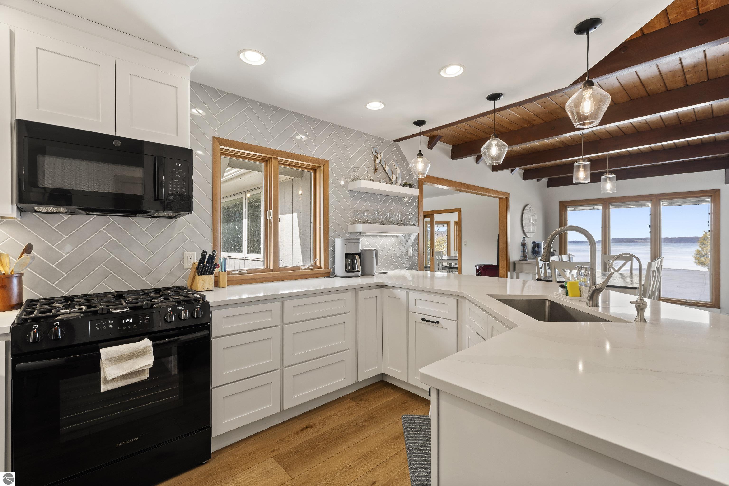 4512 Mollineaux Road