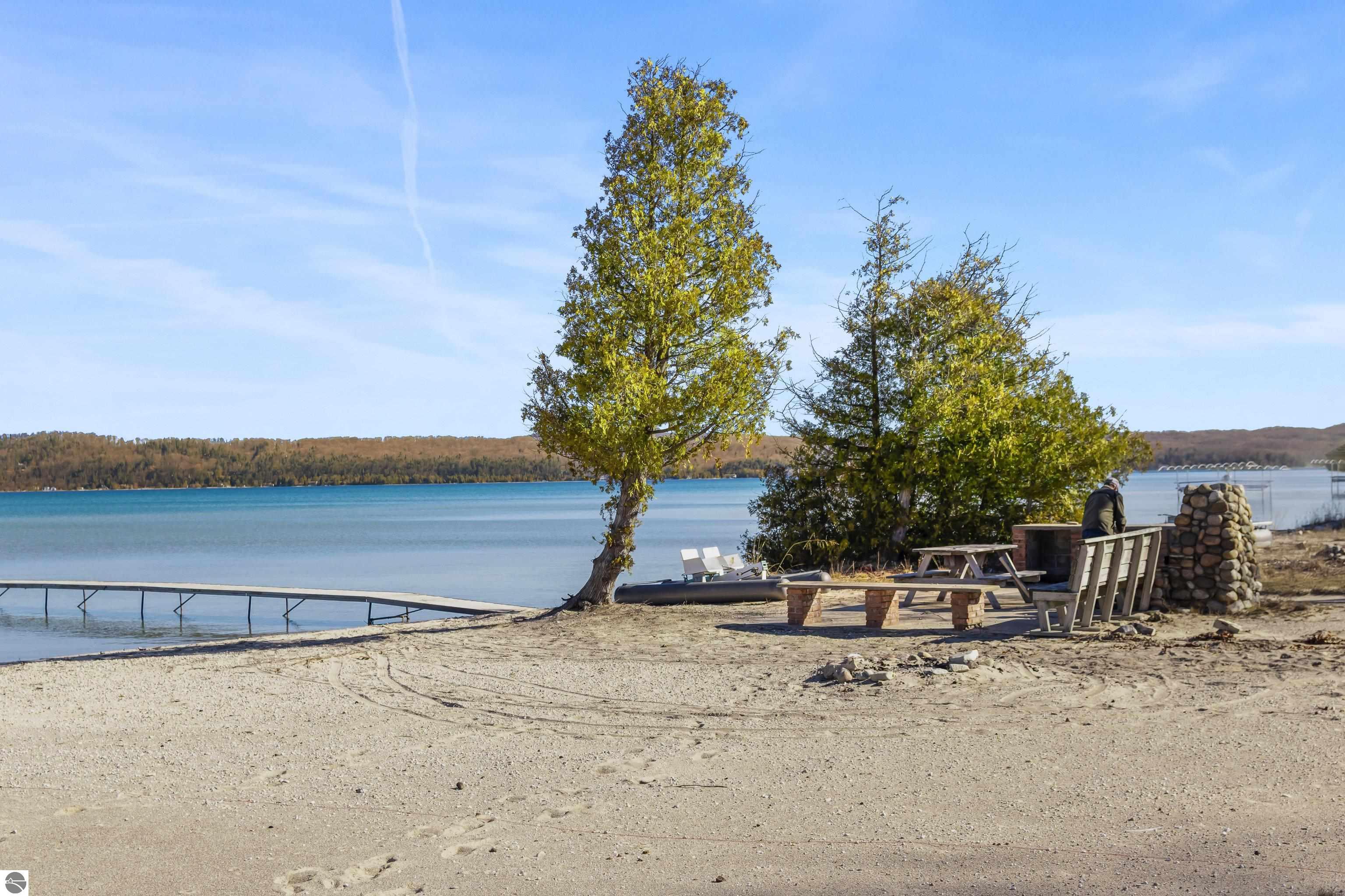 4512 Mollineaux Road