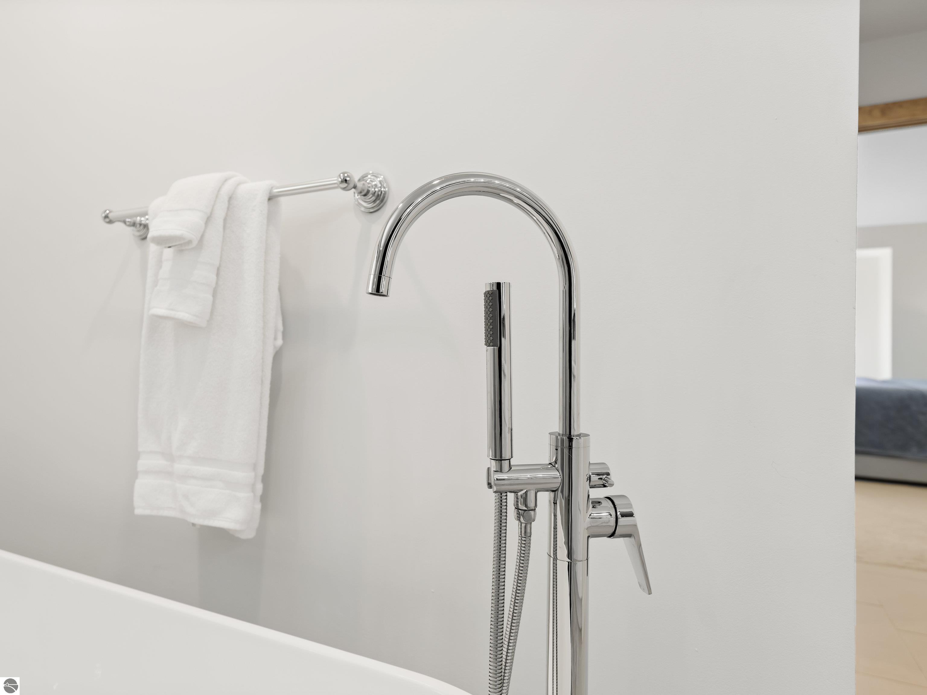 4512 Mollineaux Road