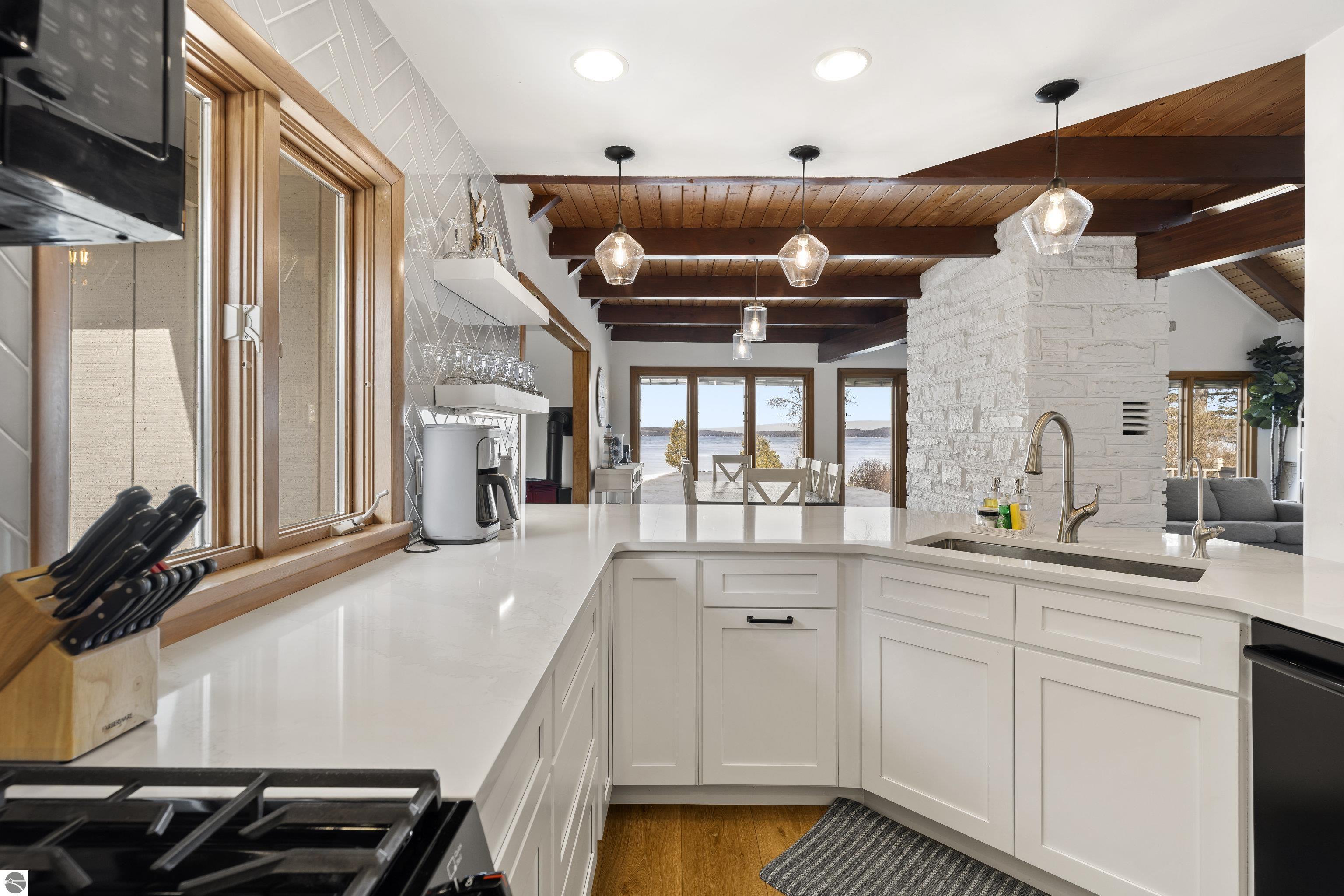 4512 Mollineaux Road