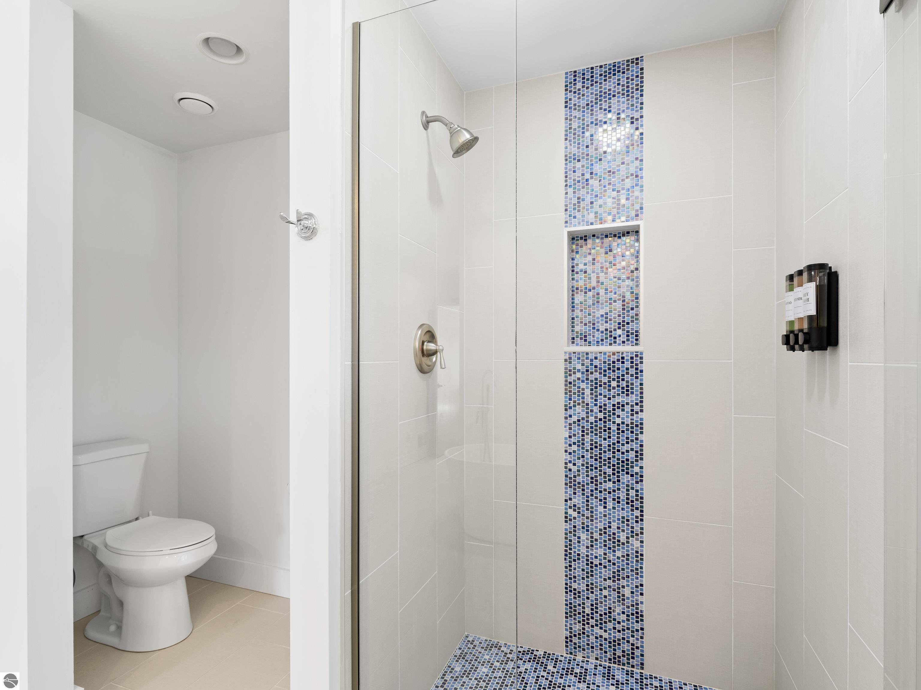 4512 Mollineaux Road