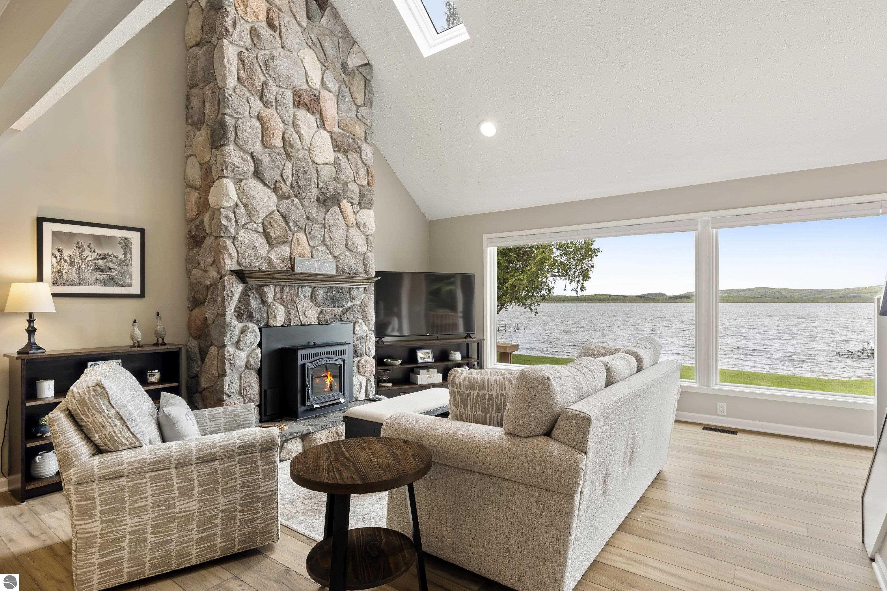 5384 Indian Trail