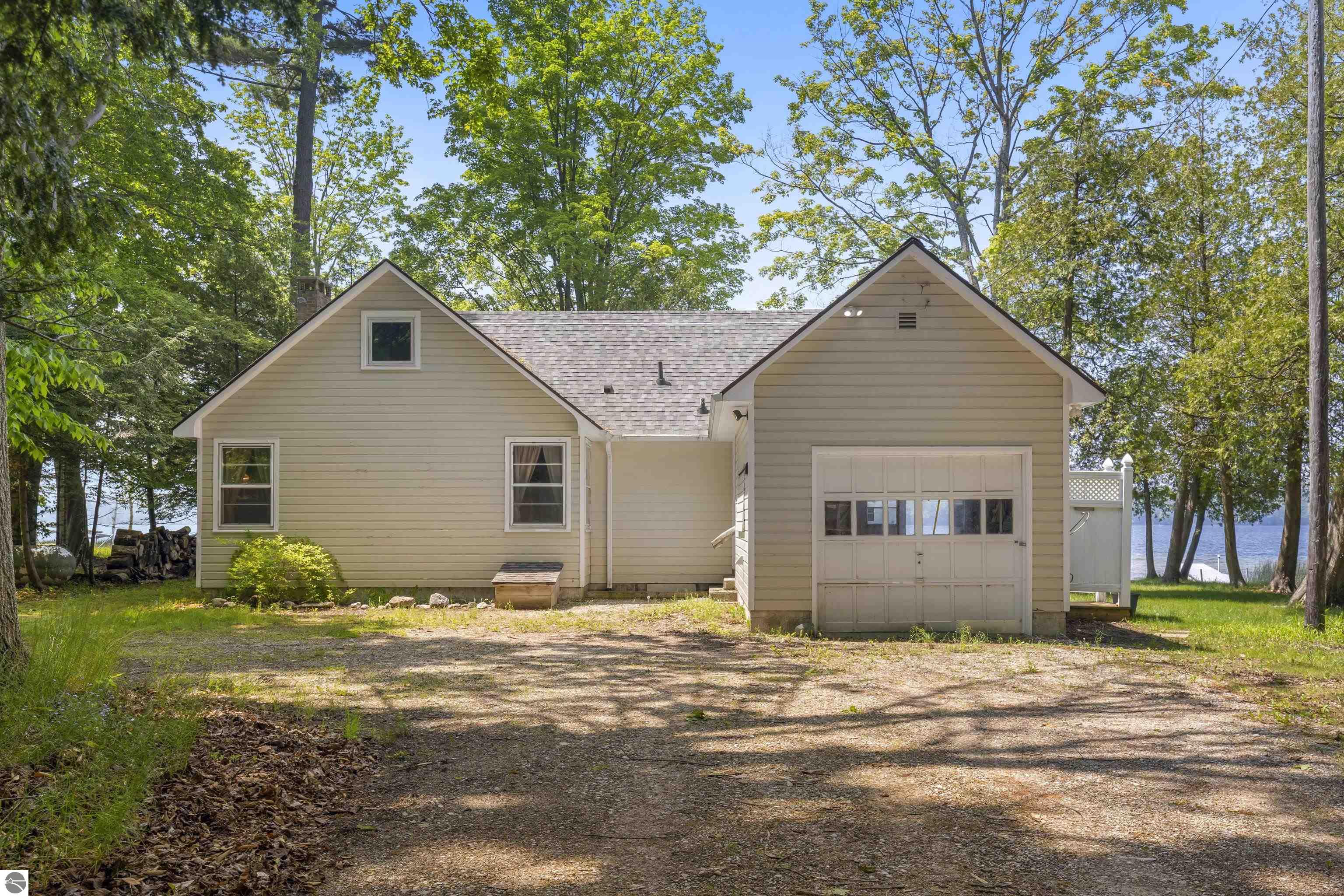 5002 Herring Grove