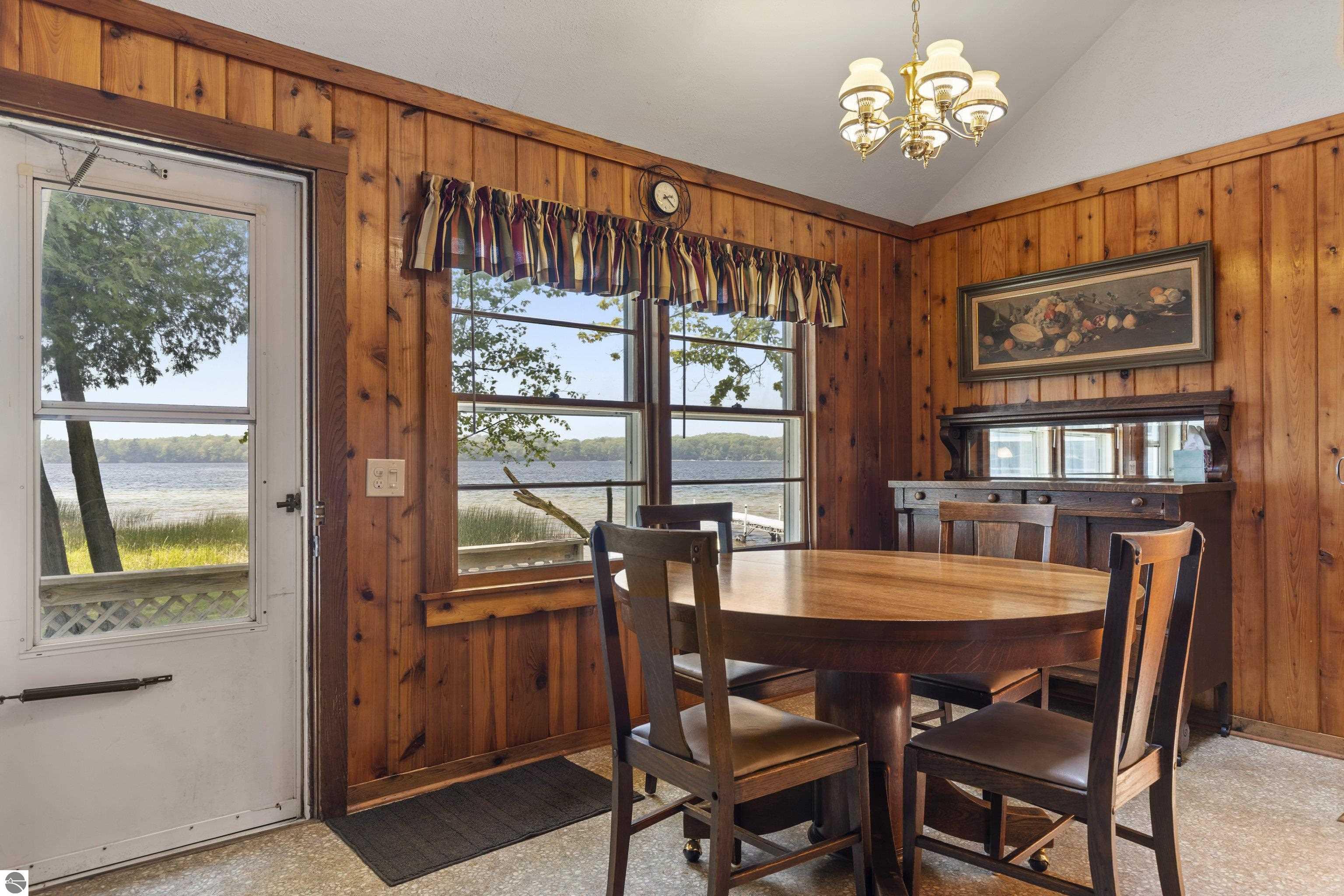 5002 Herring Grove