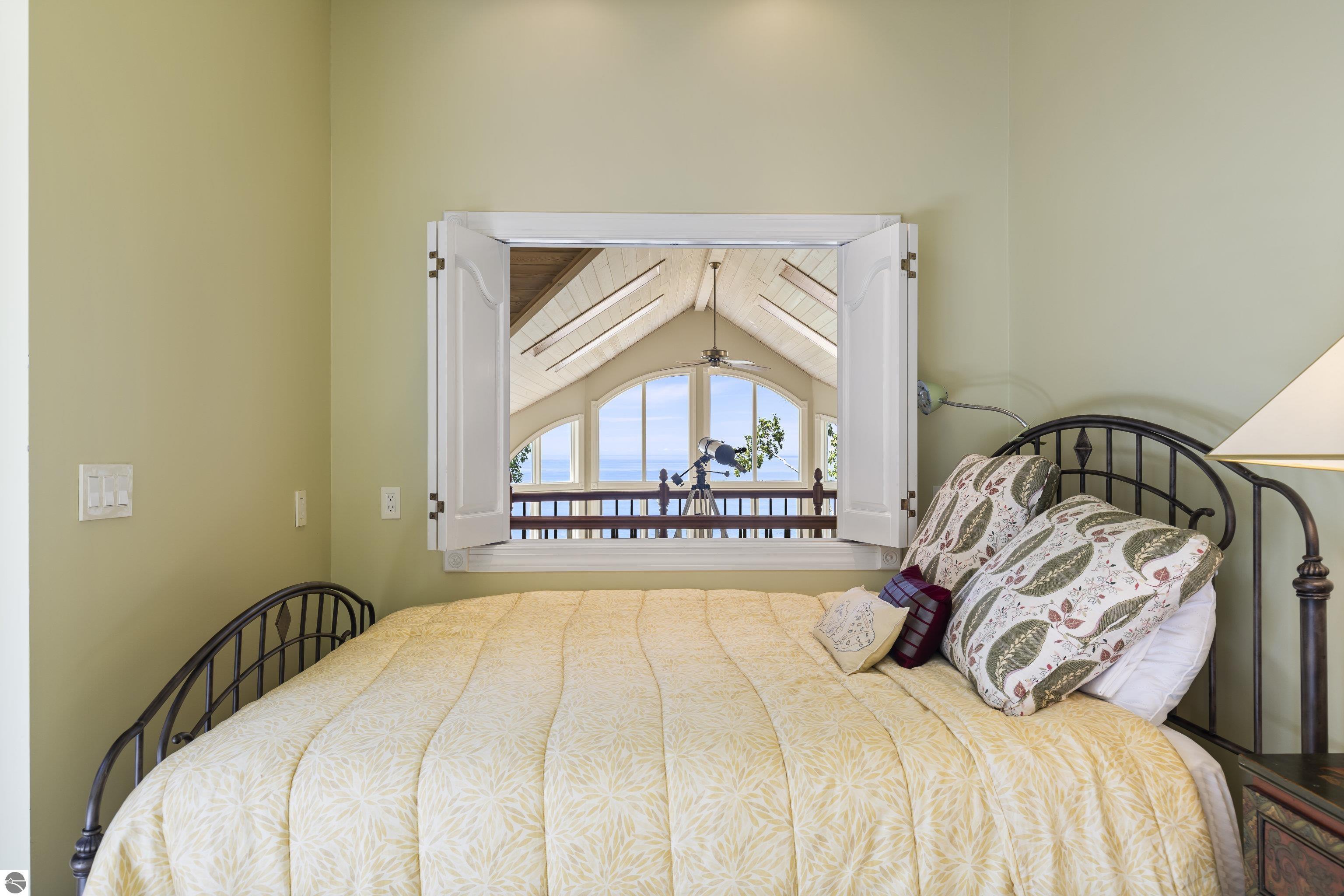 2855 Eleven Mile Road