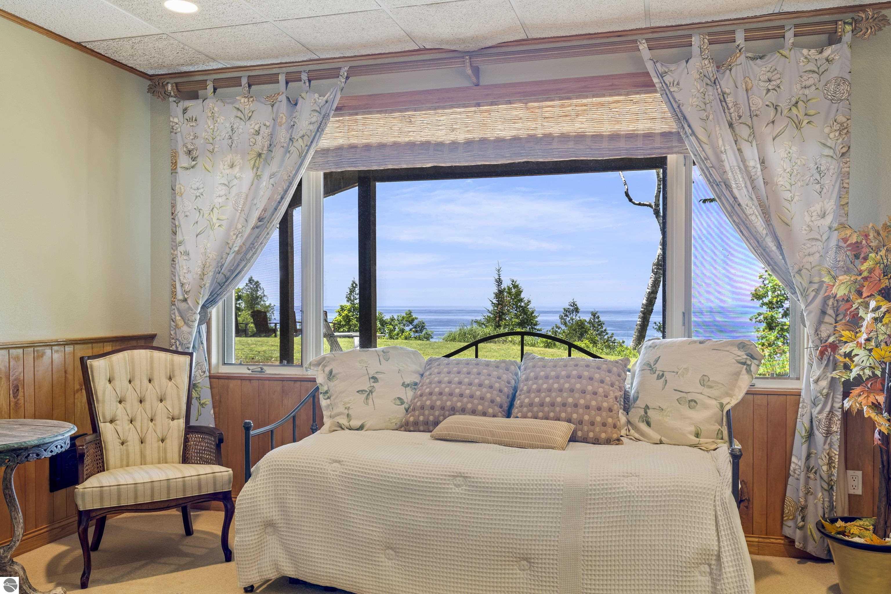 2855 Eleven Mile Road