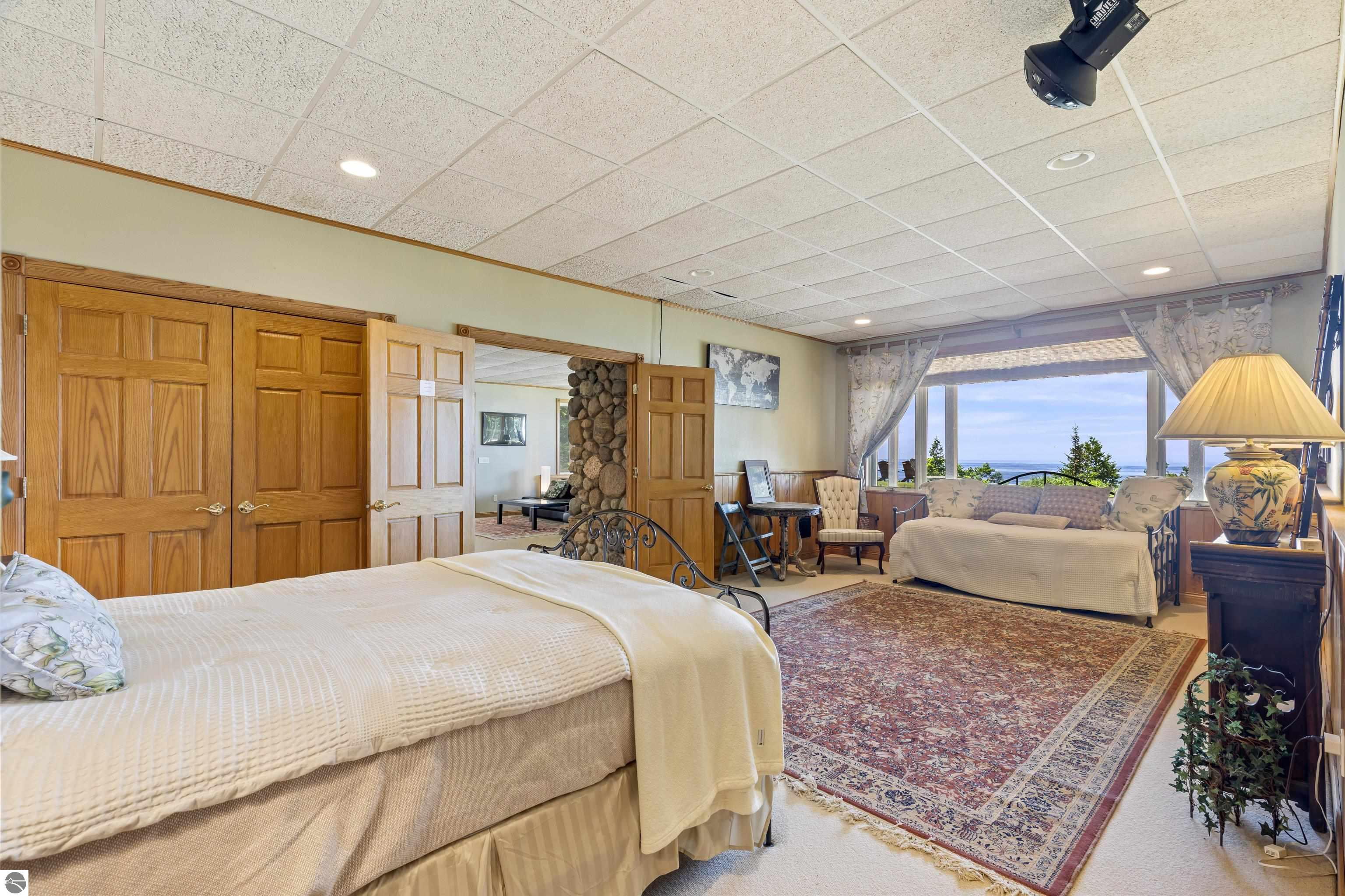 2855 Eleven Mile Road