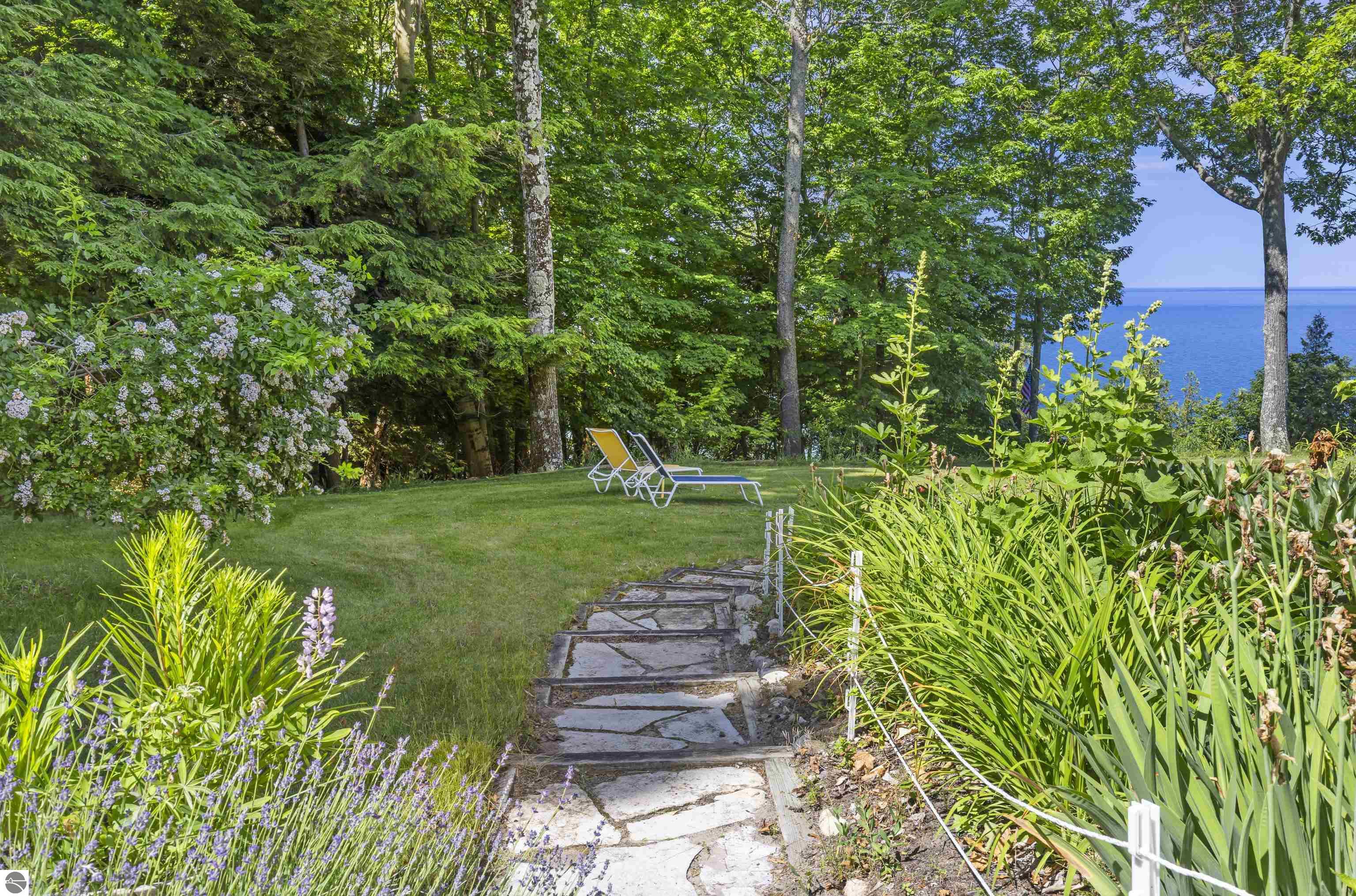 2855 Eleven Mile Road