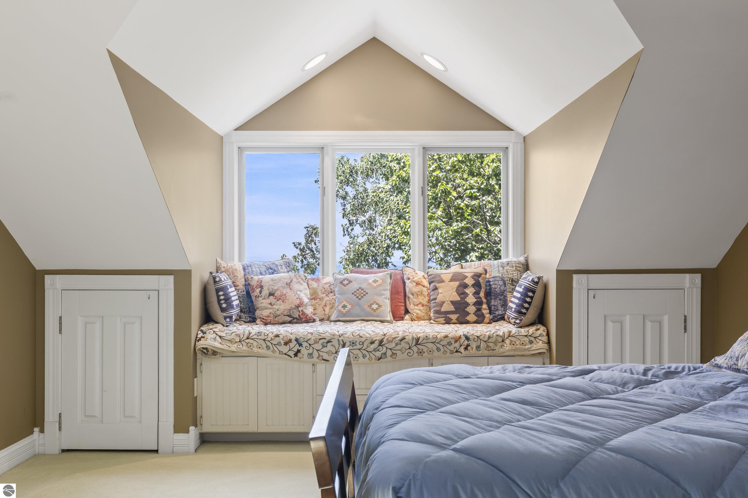 2855 Eleven Mile Road