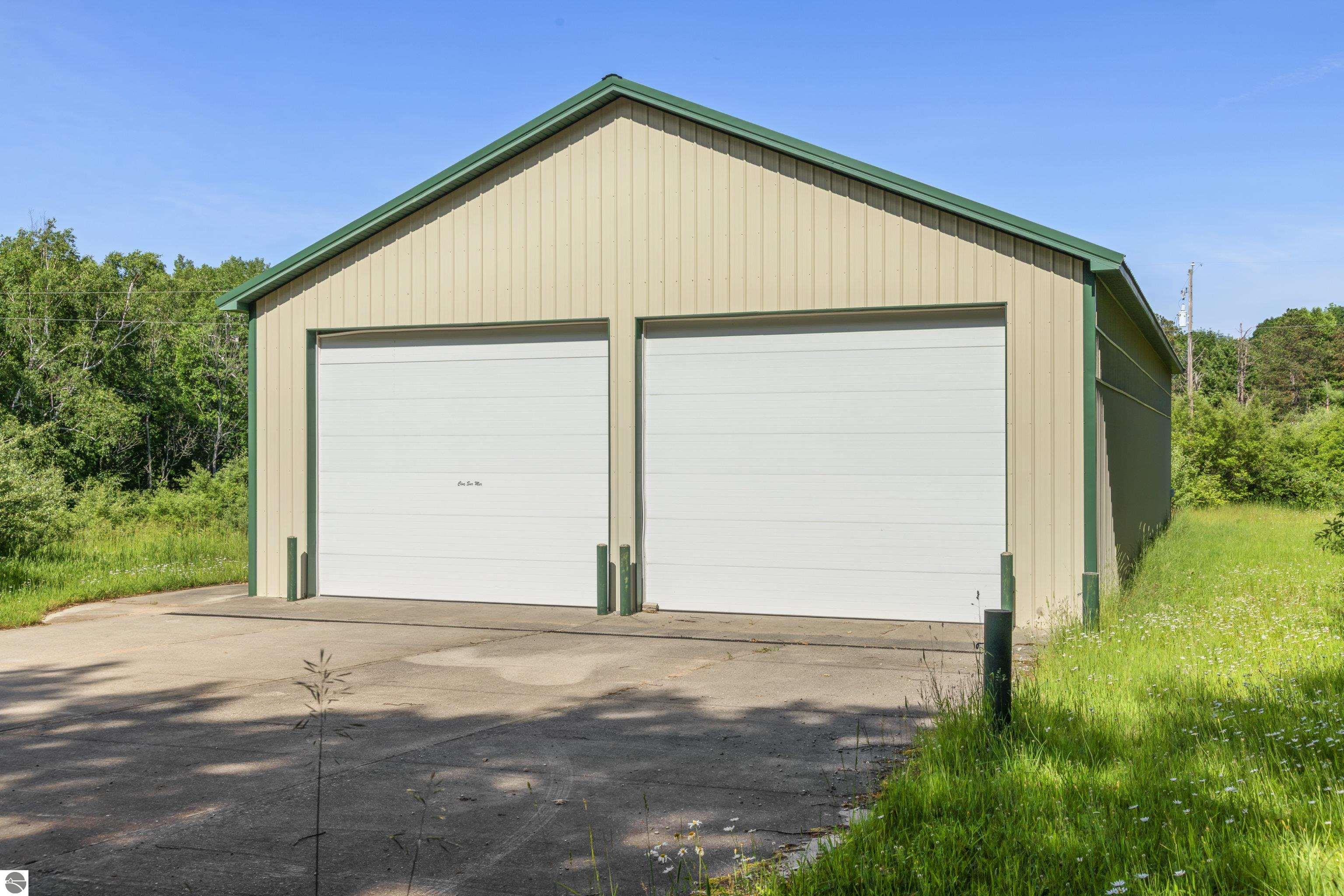 2855 Eleven Mile Road