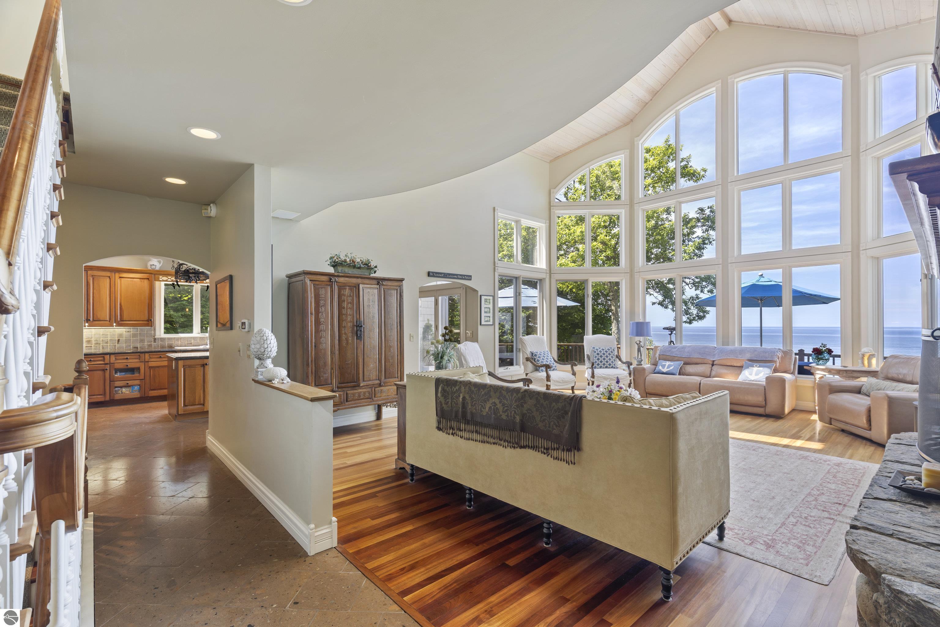 2855 Eleven Mile Road