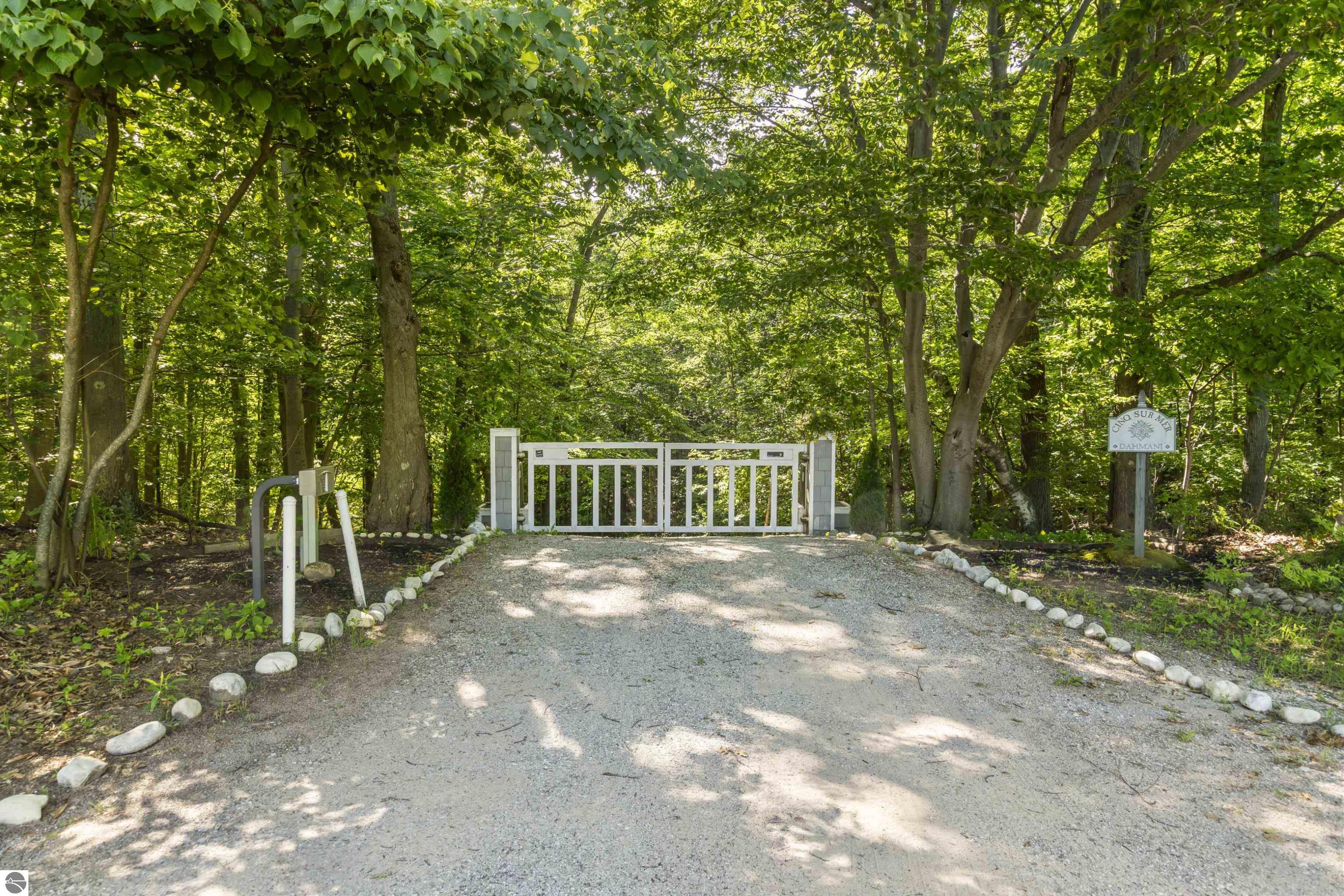 2855 Eleven Mile Road