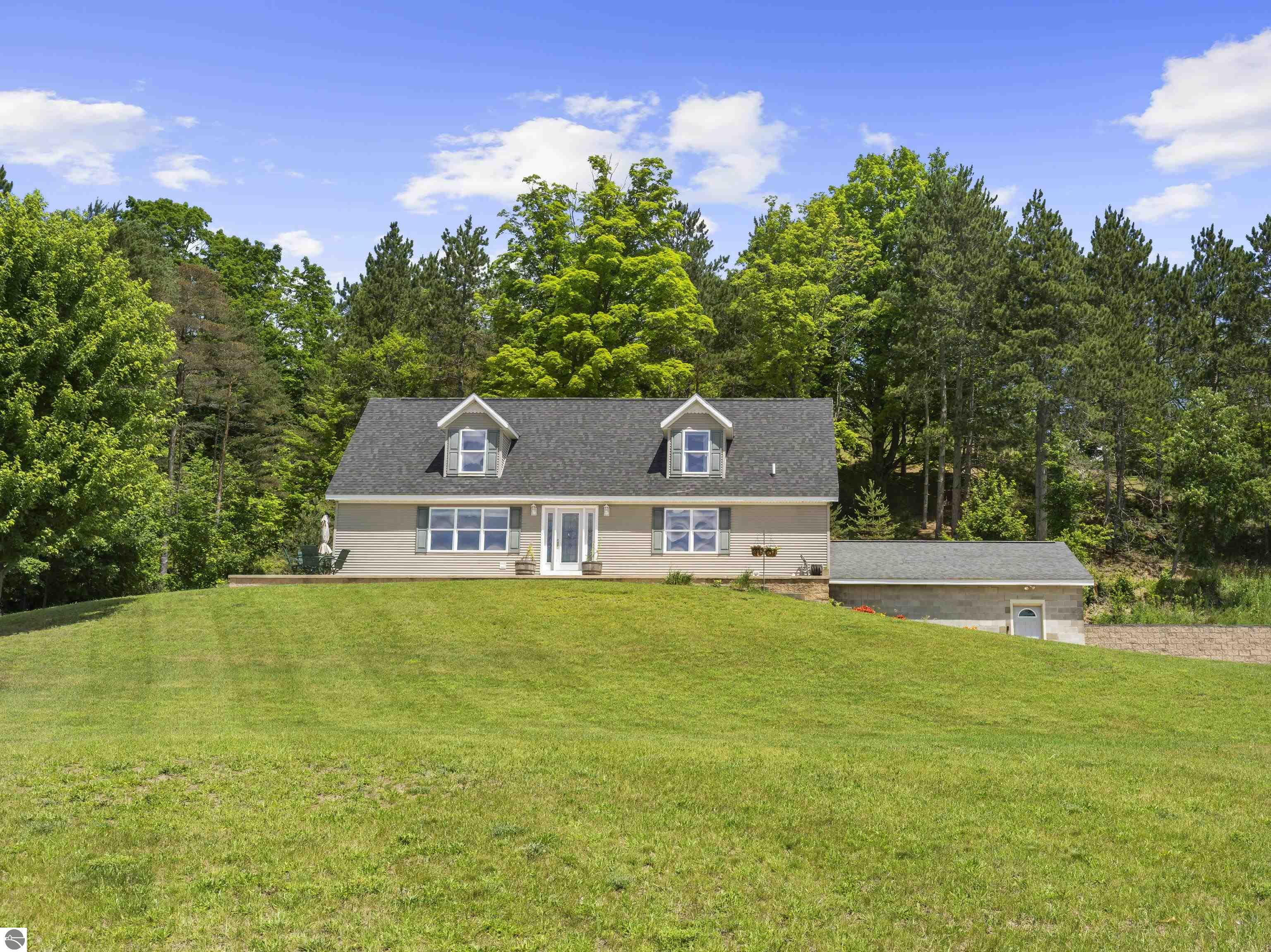 1012 W River Road