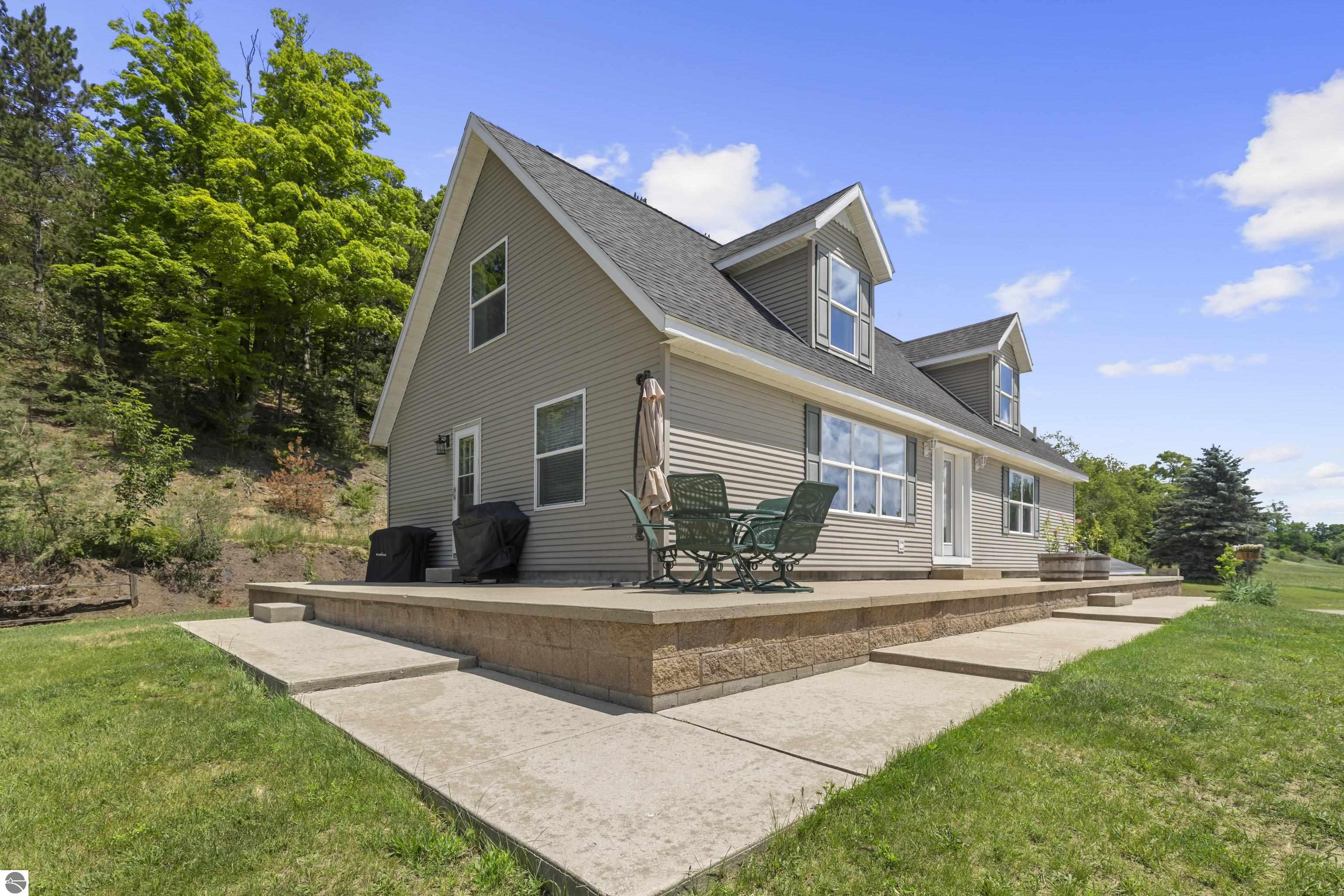 1012 W River Road