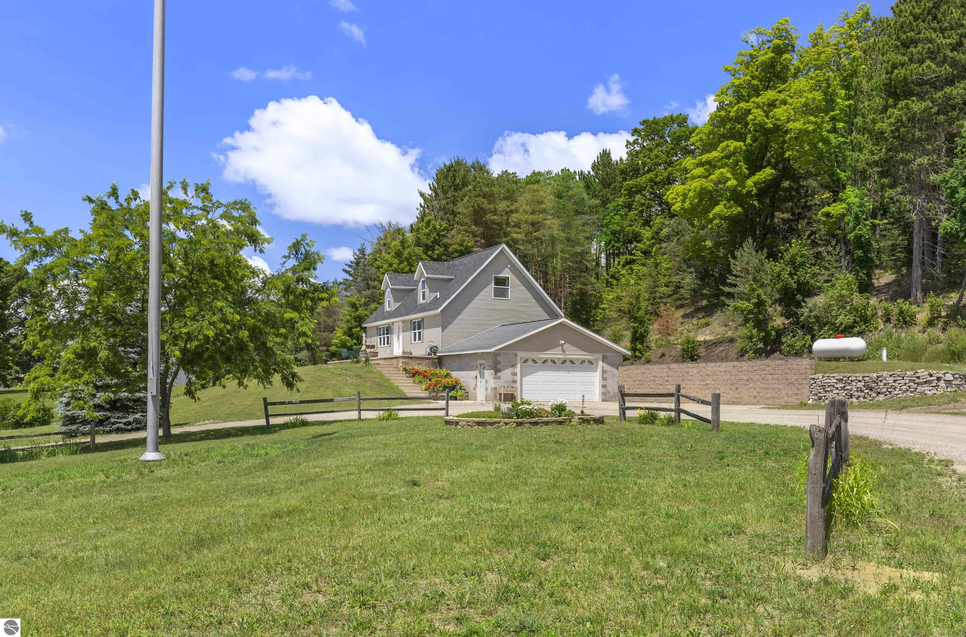 1012 W River Road