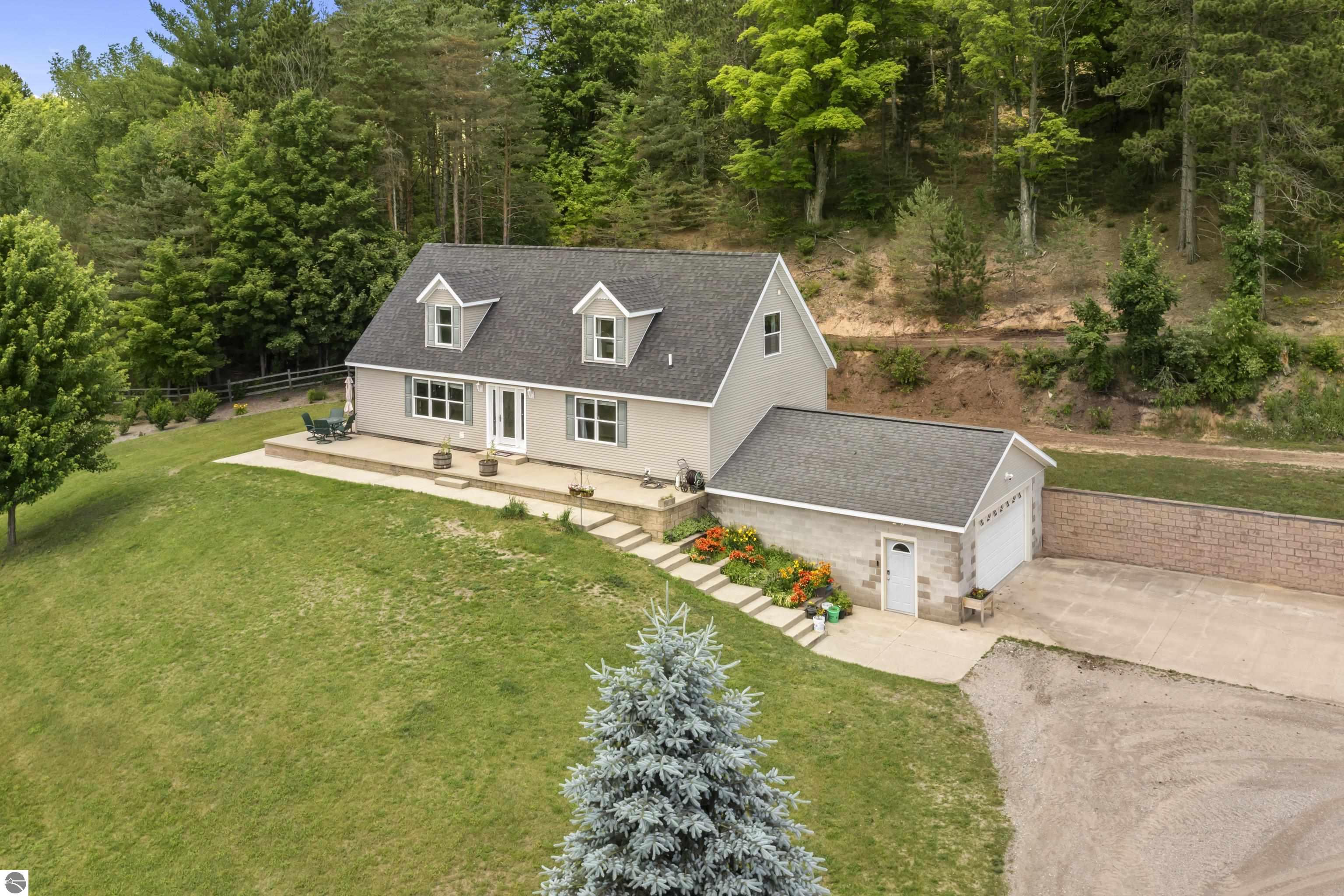 1012 W River Road