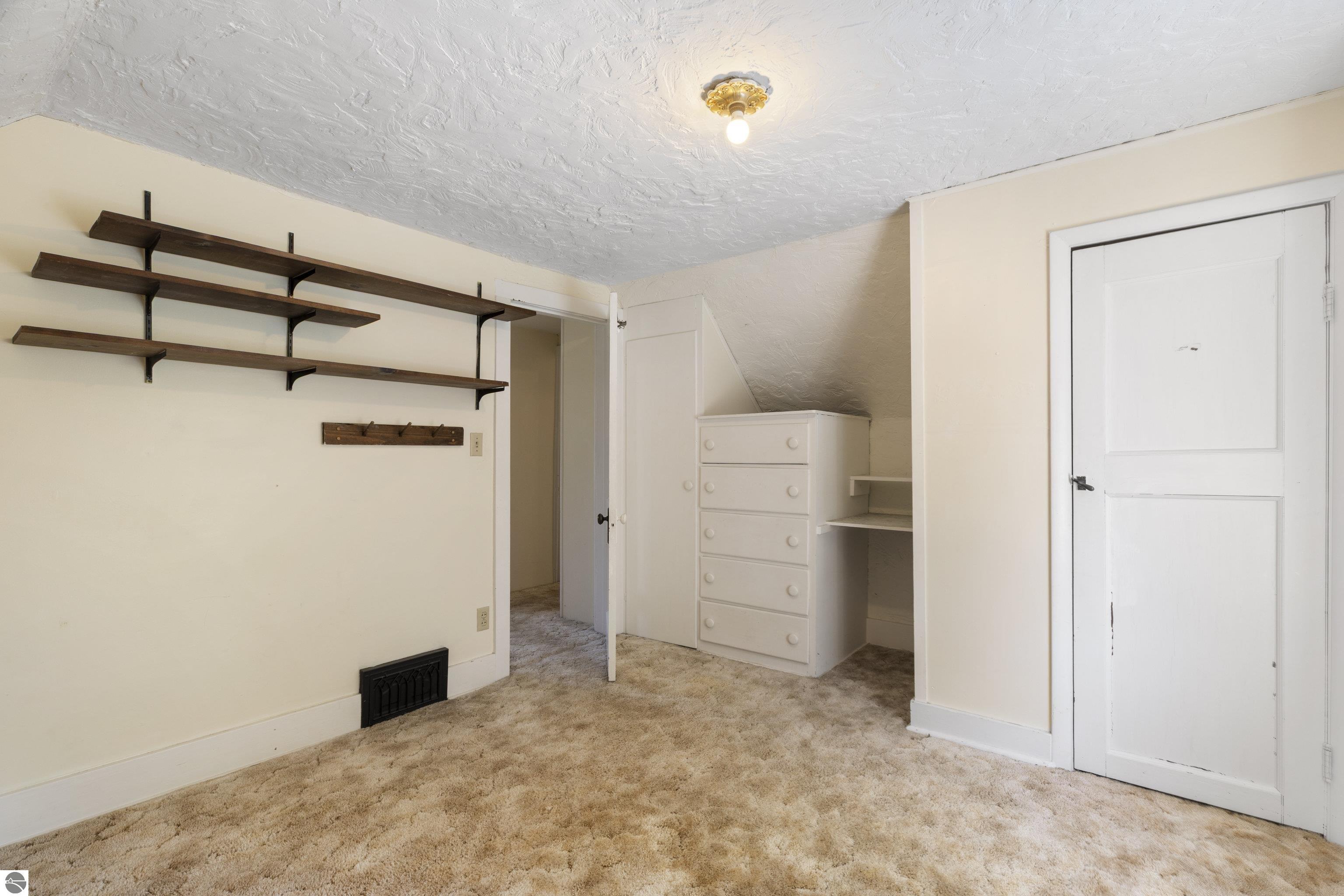 123 S Benzie Boulevard