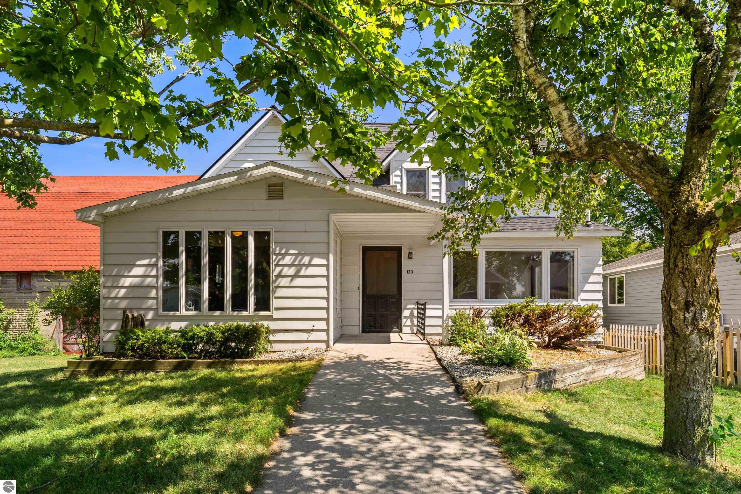 123 S Benzie Boulevard