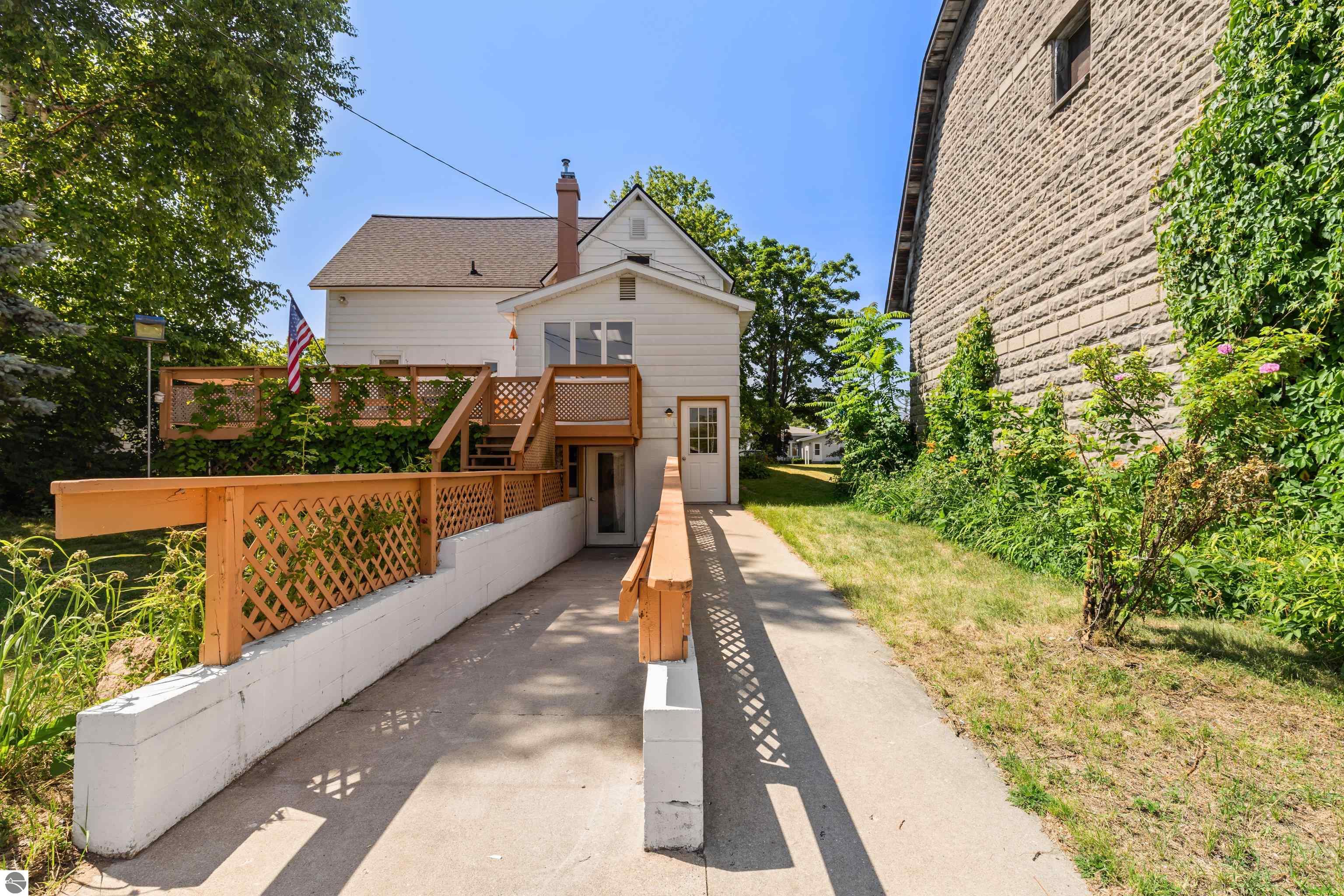 123 S Benzie Boulevard