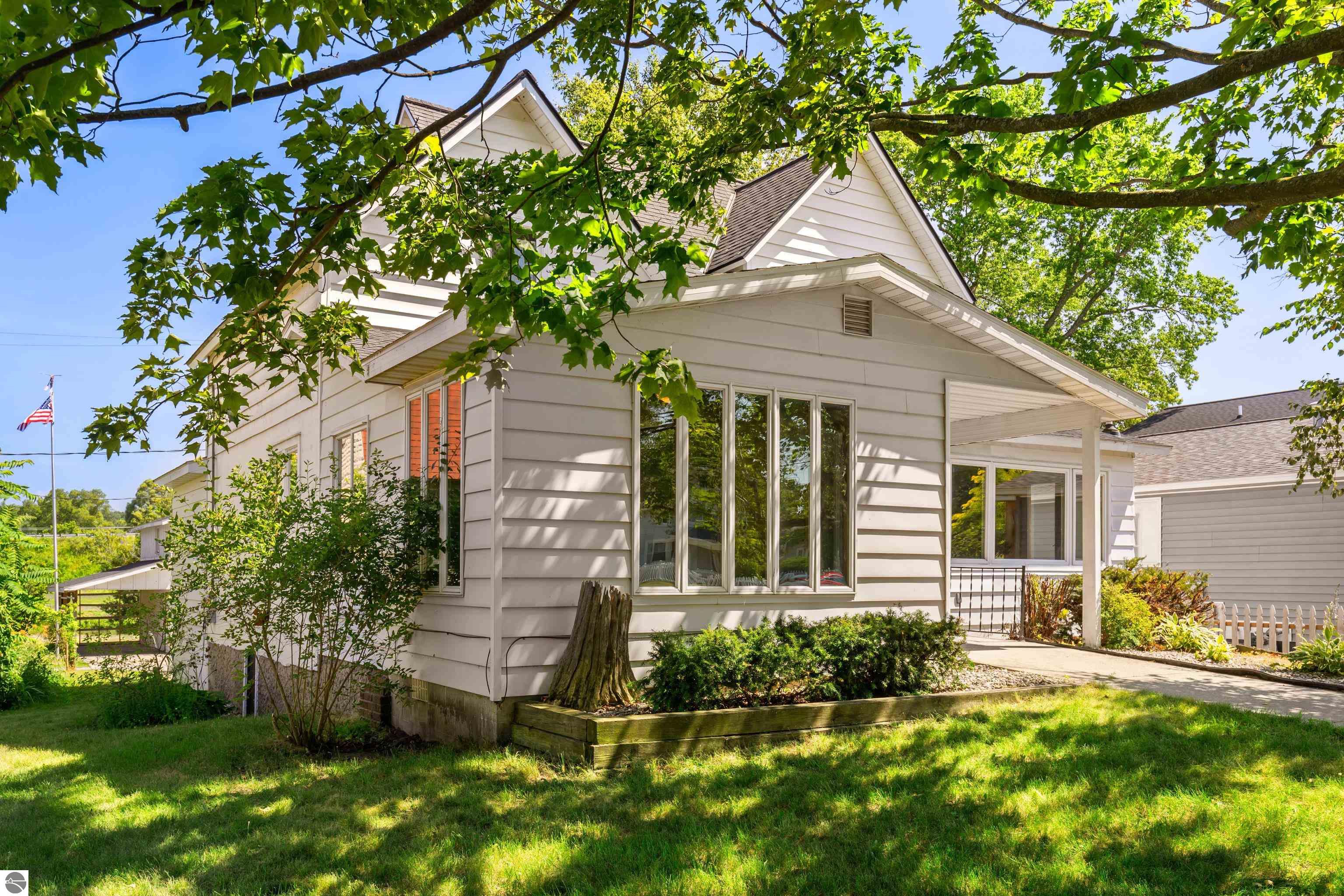 123 S Benzie Boulevard