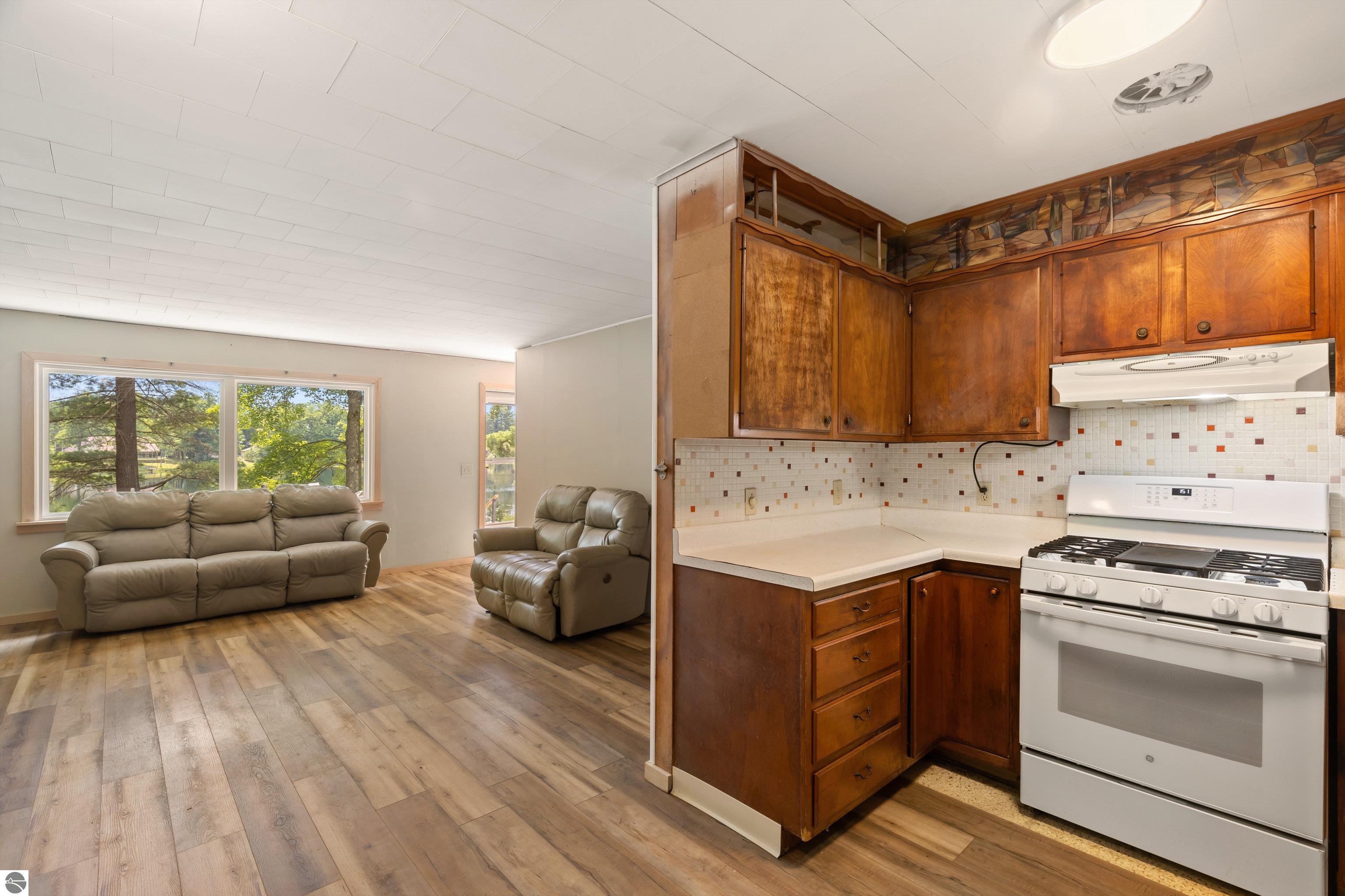 4710 Lakeside Drive