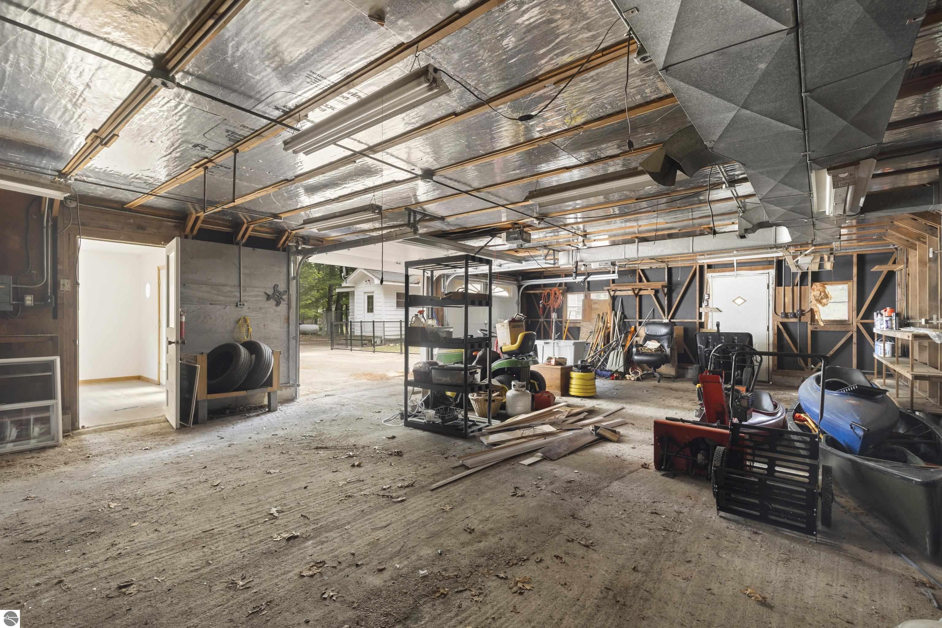 4710 Lakeside Drive