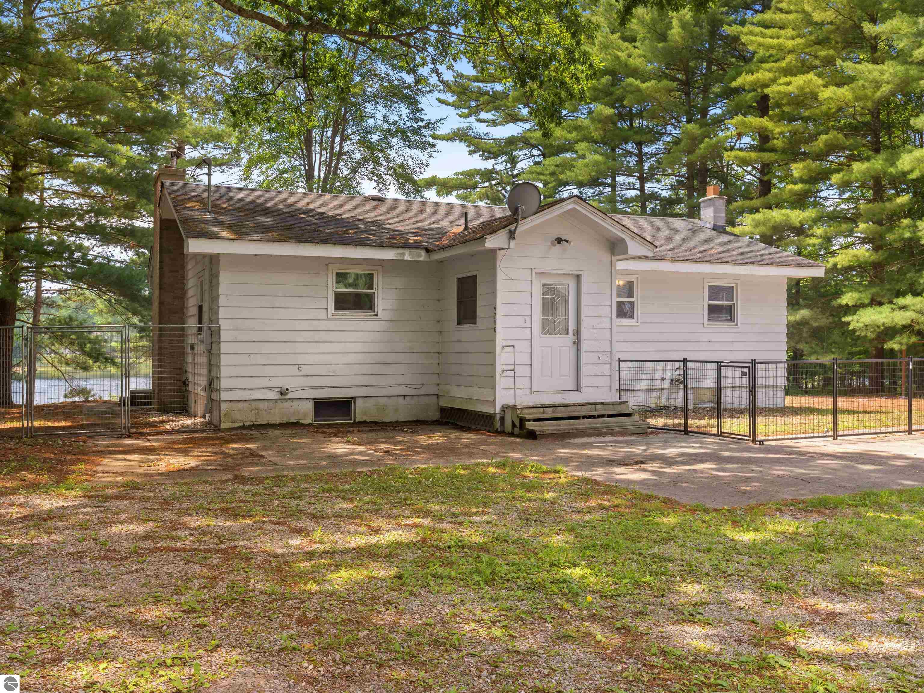 4710 Lakeside Drive