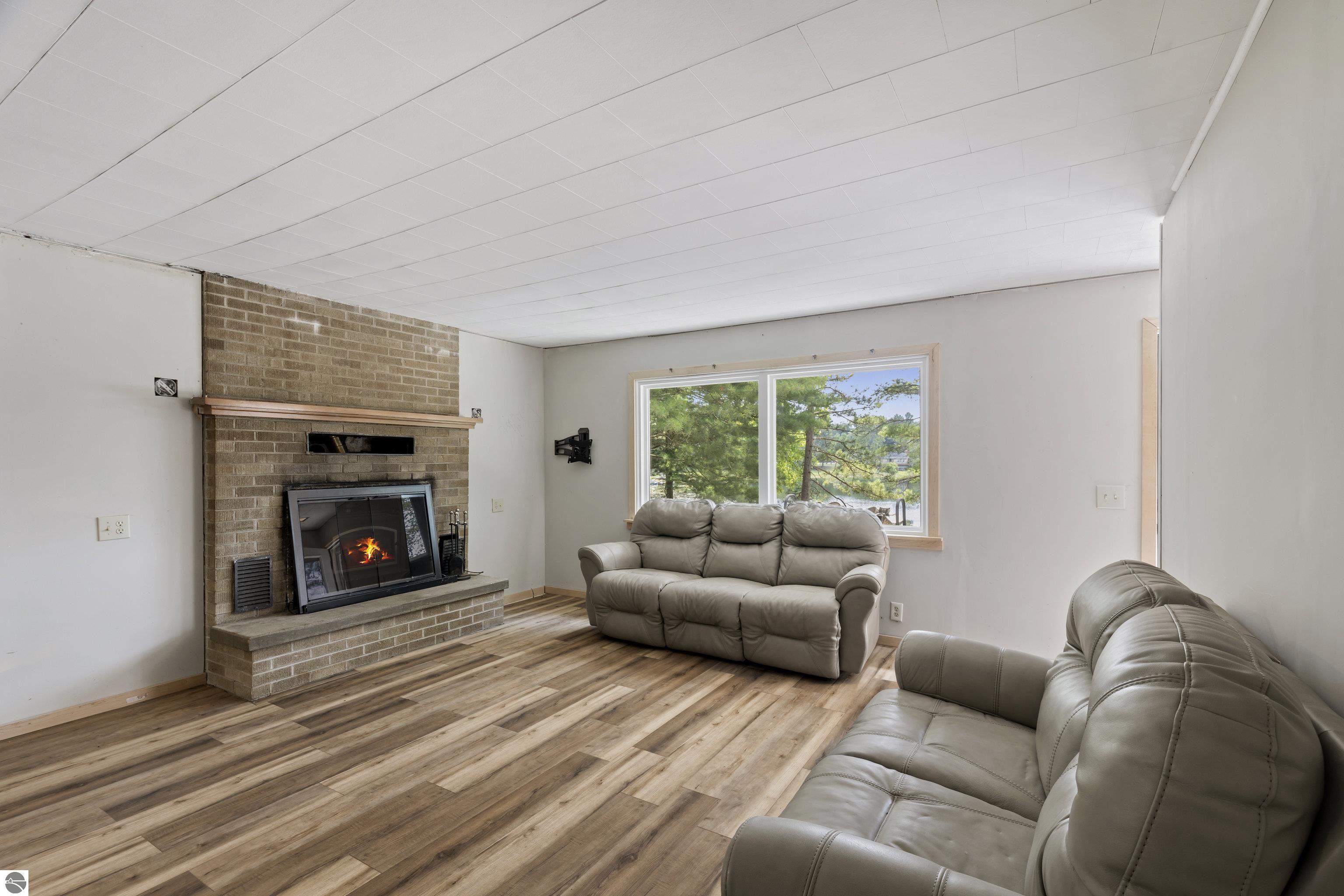 4710 Lakeside Drive