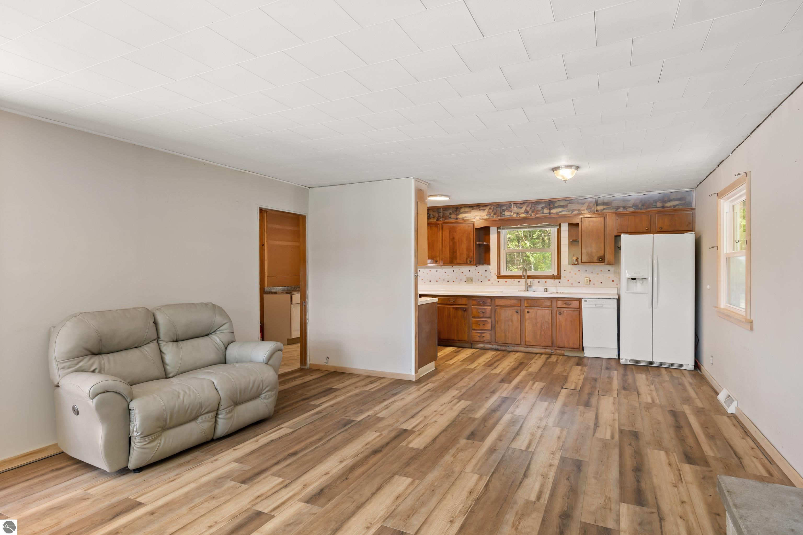 4710 Lakeside Drive