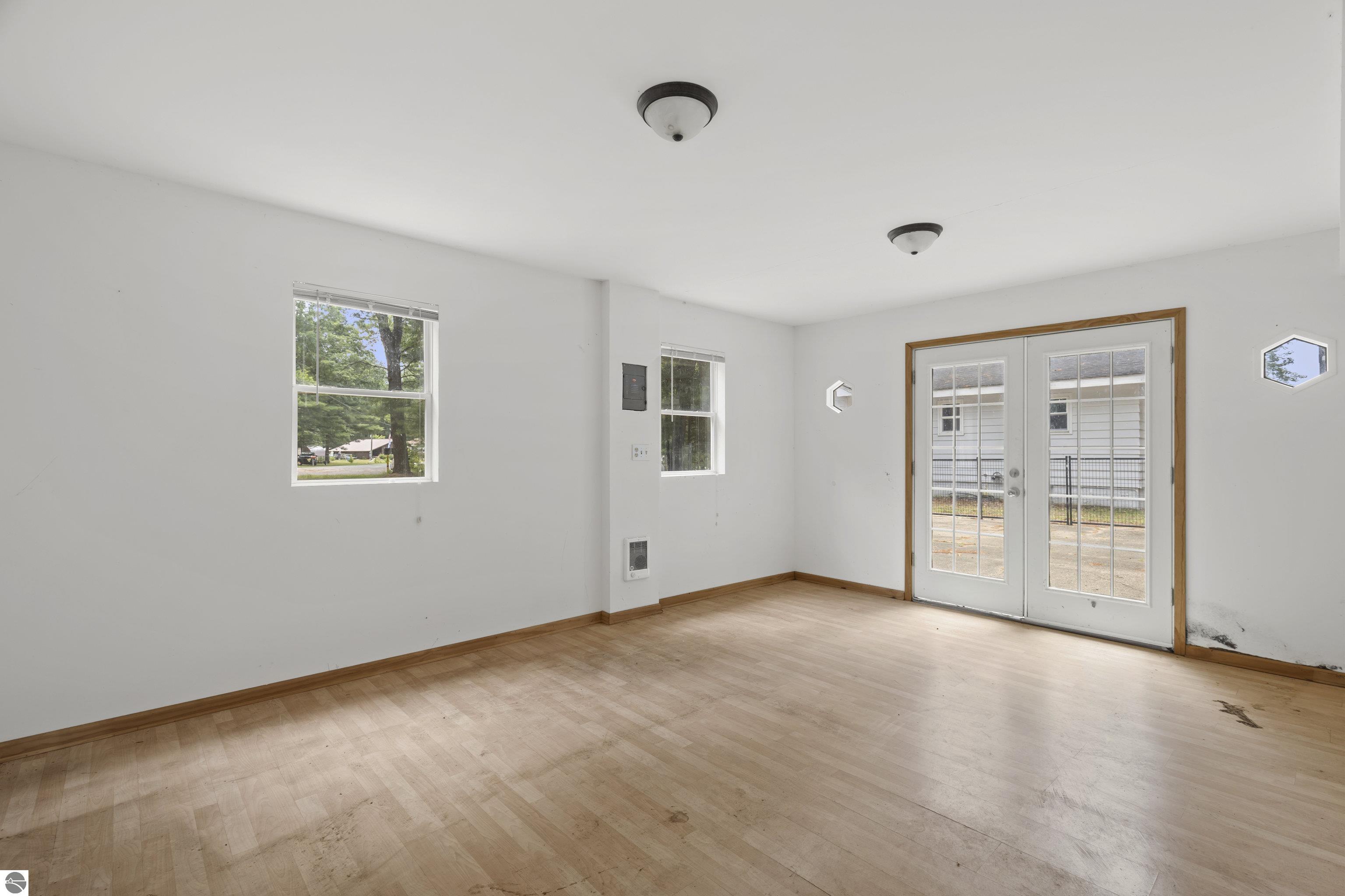 4710 Lakeside Drive