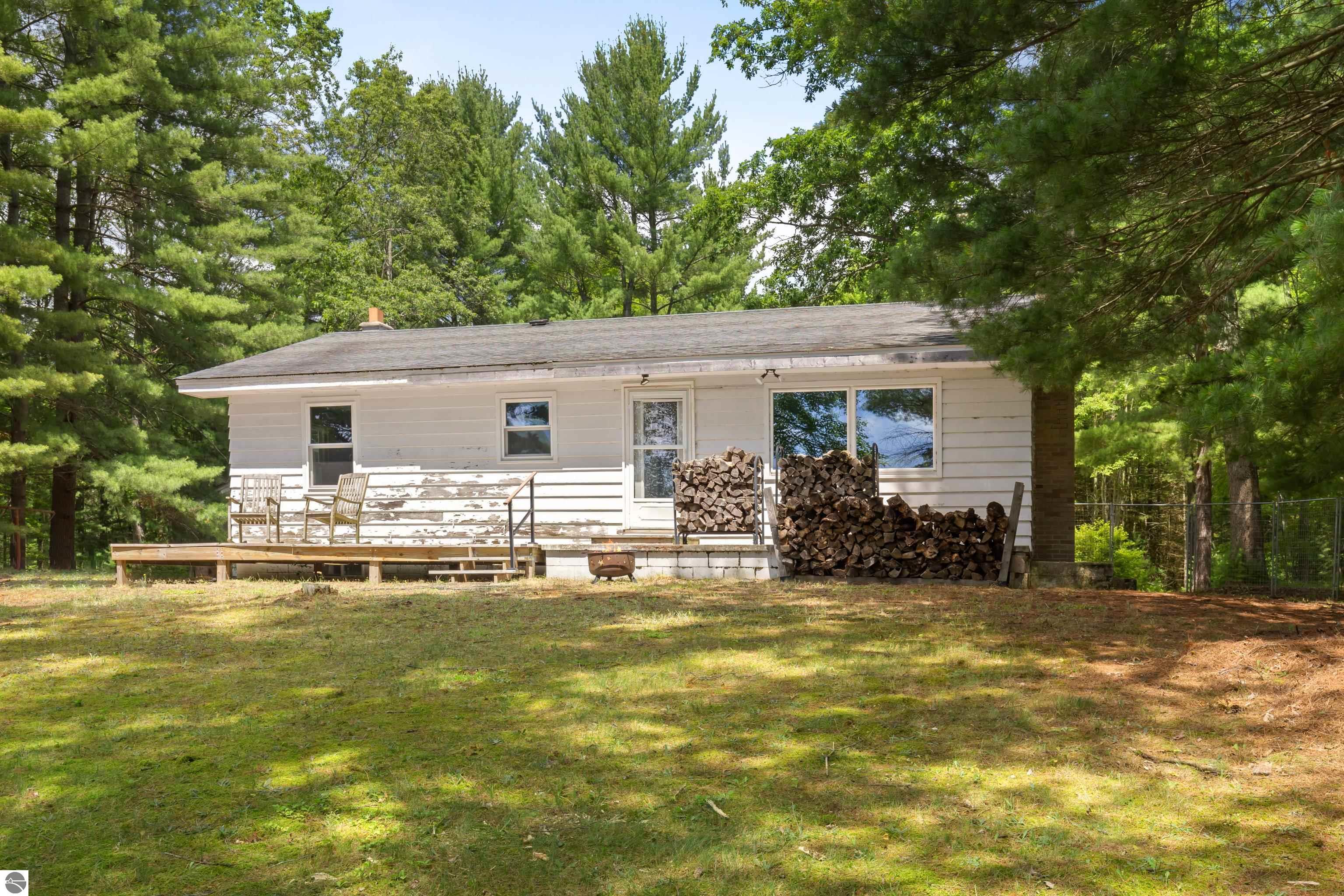 4710 Lakeside Drive