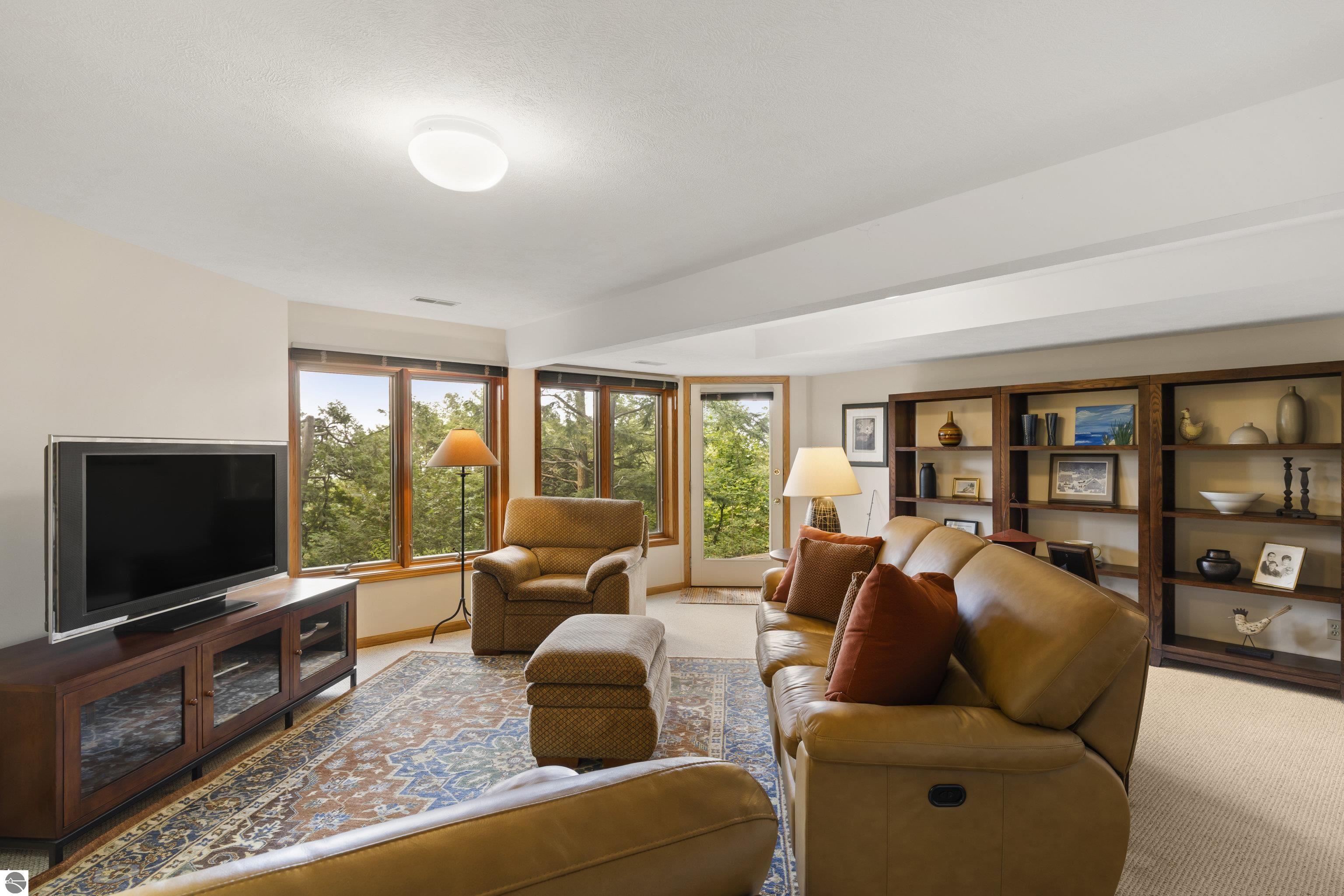 7351 Fredonia Way