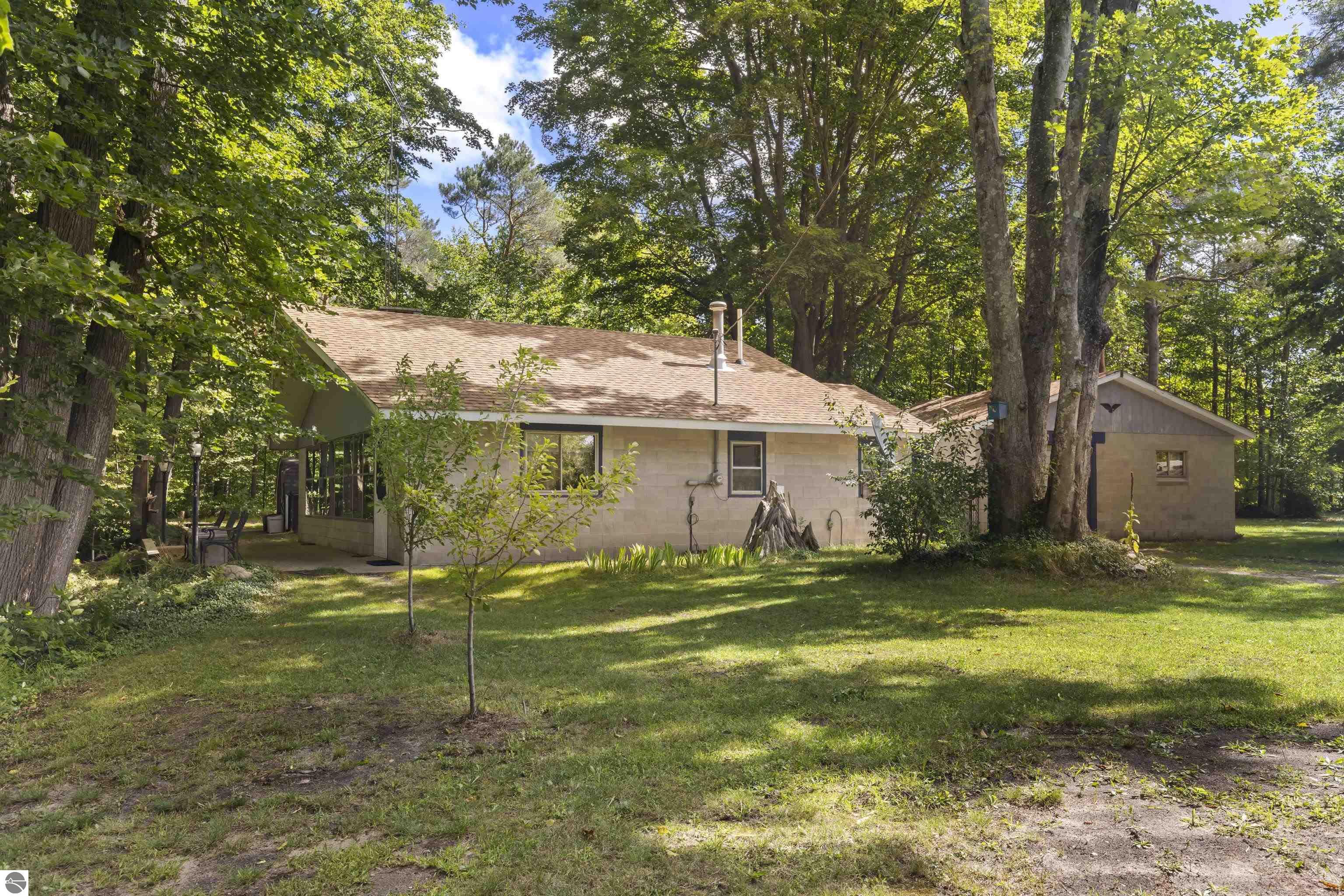 6747 S Thompsonville Road