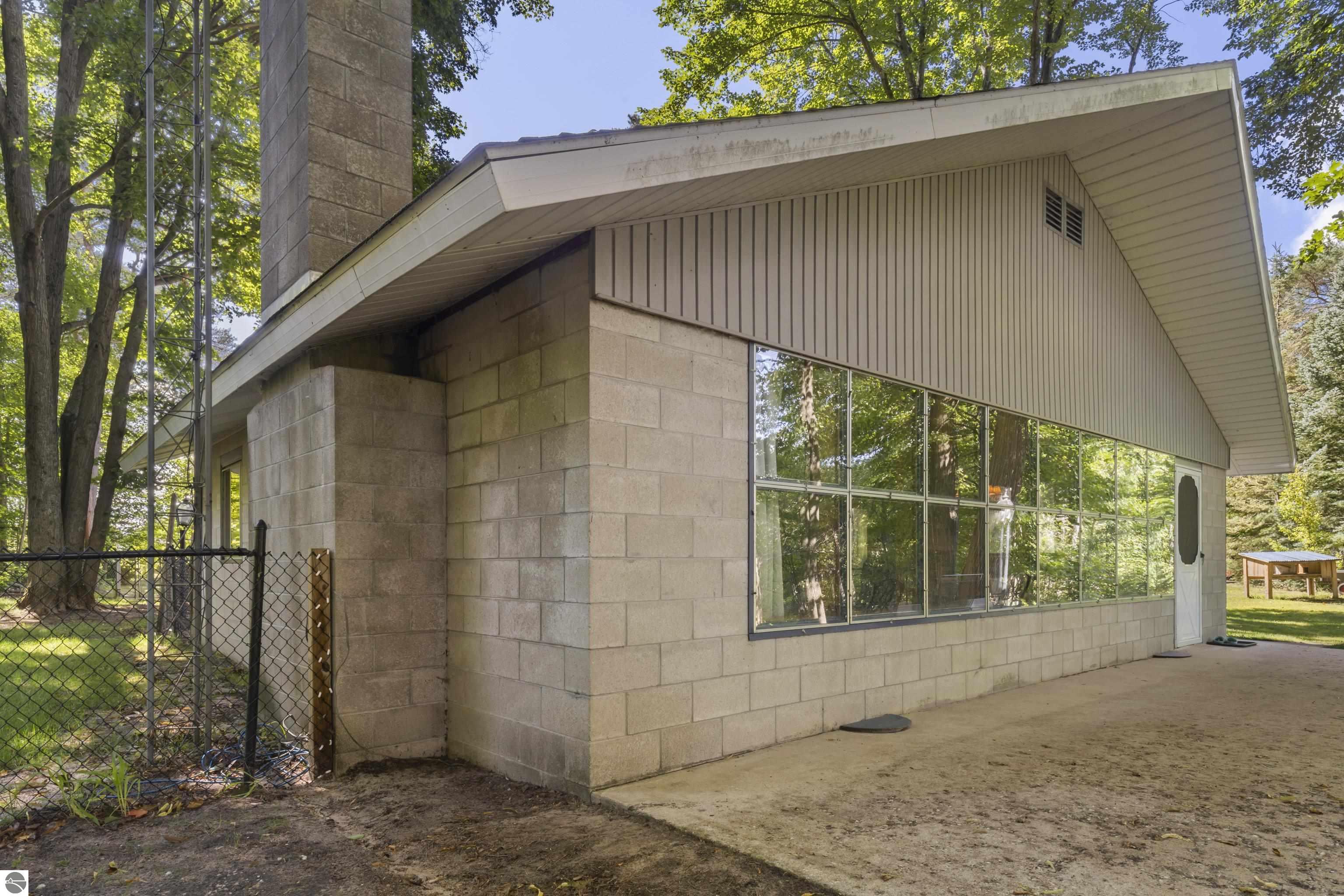 6747 S Thompsonville Road