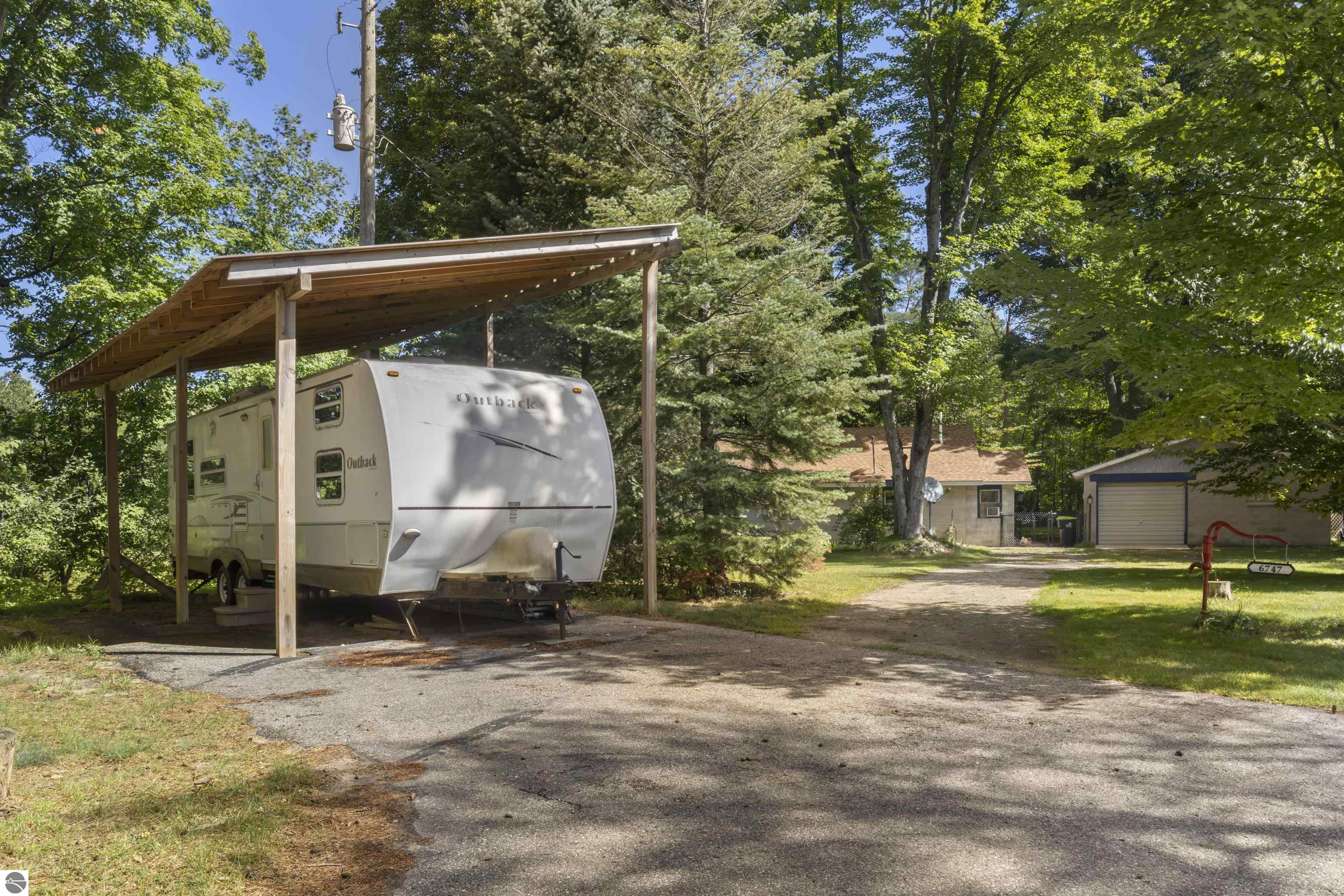 6747 S Thompsonville Road