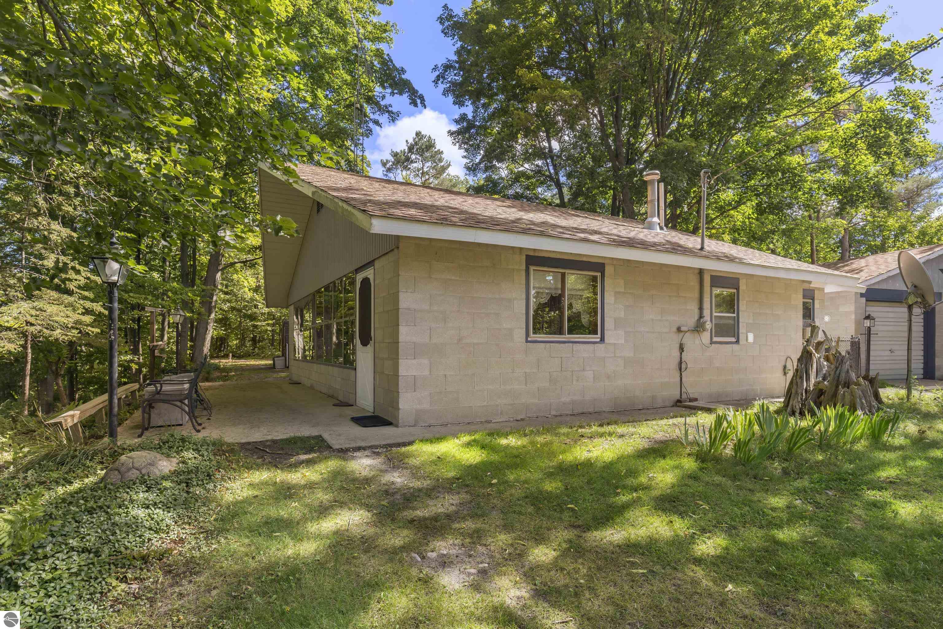 6747 S Thompsonville Road