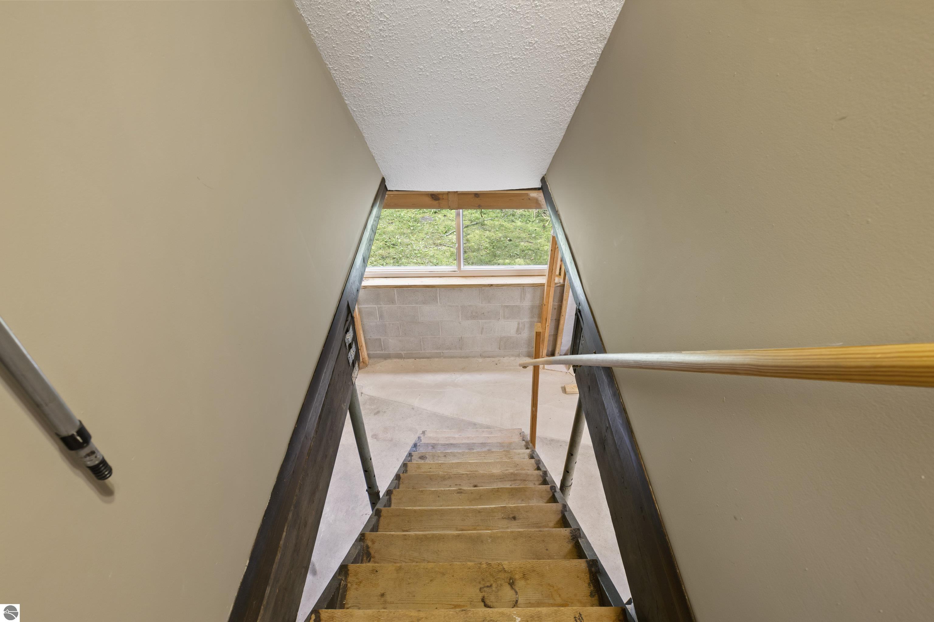 2737 Ellsworth Trail