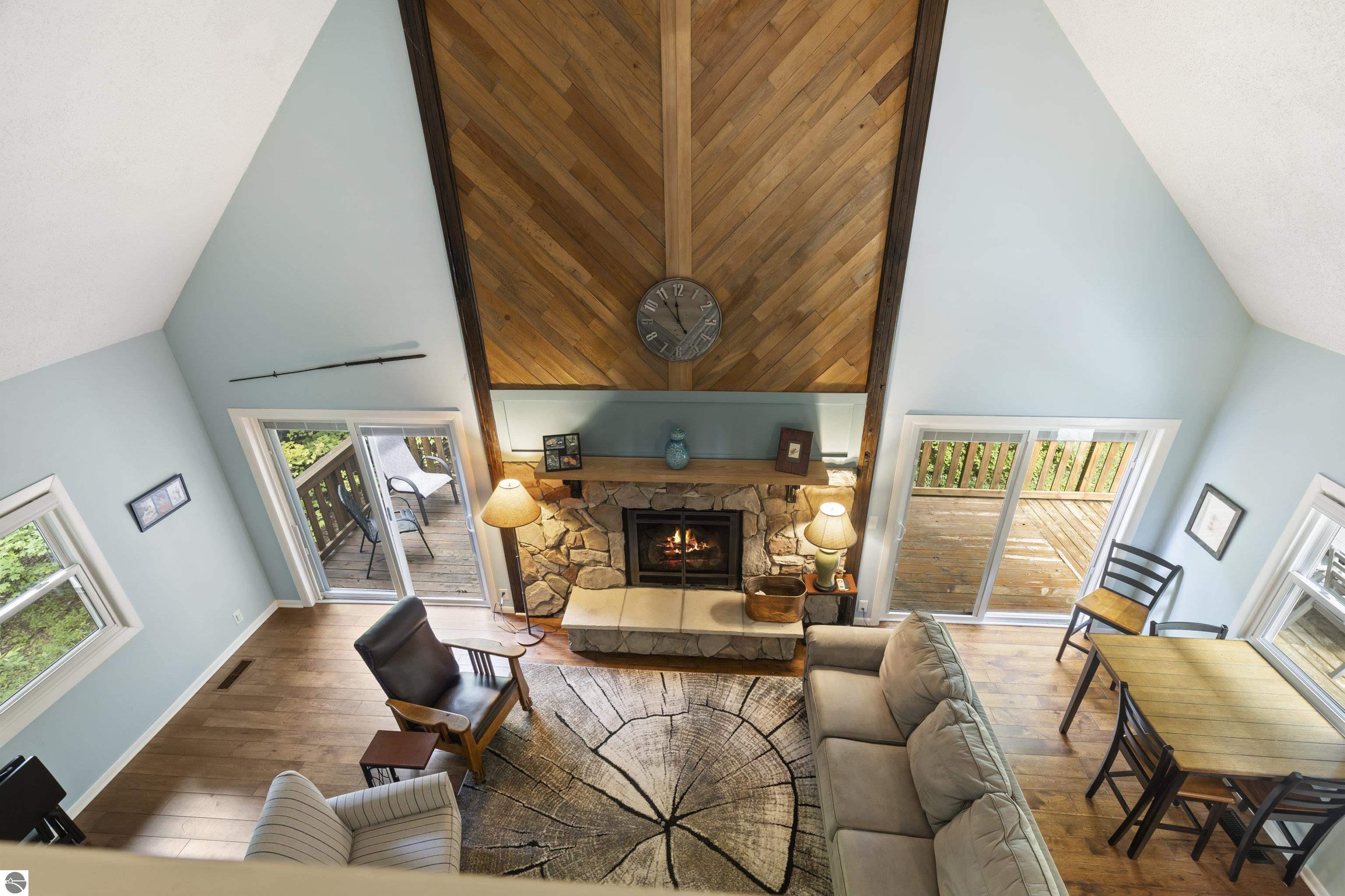 2737 Ellsworth Trail