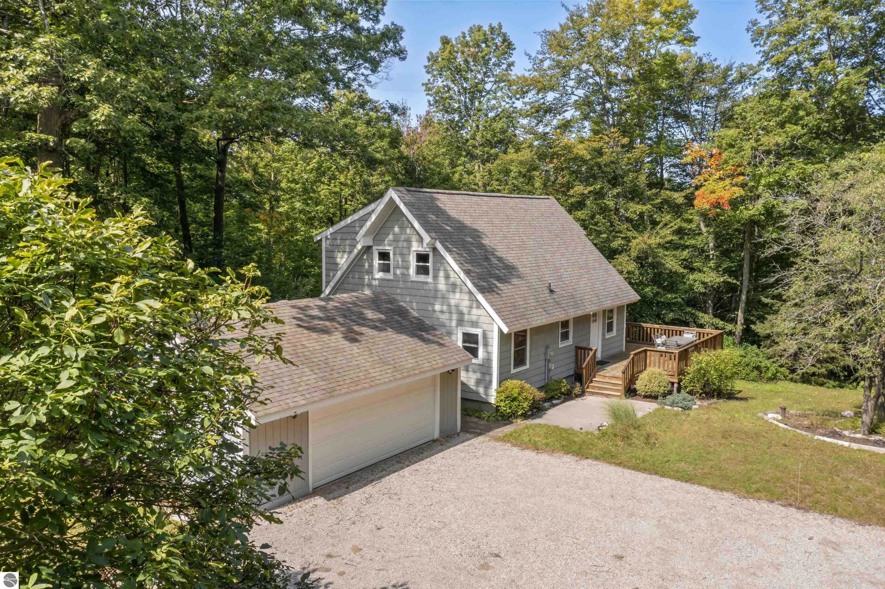 2737 Ellsworth Trail