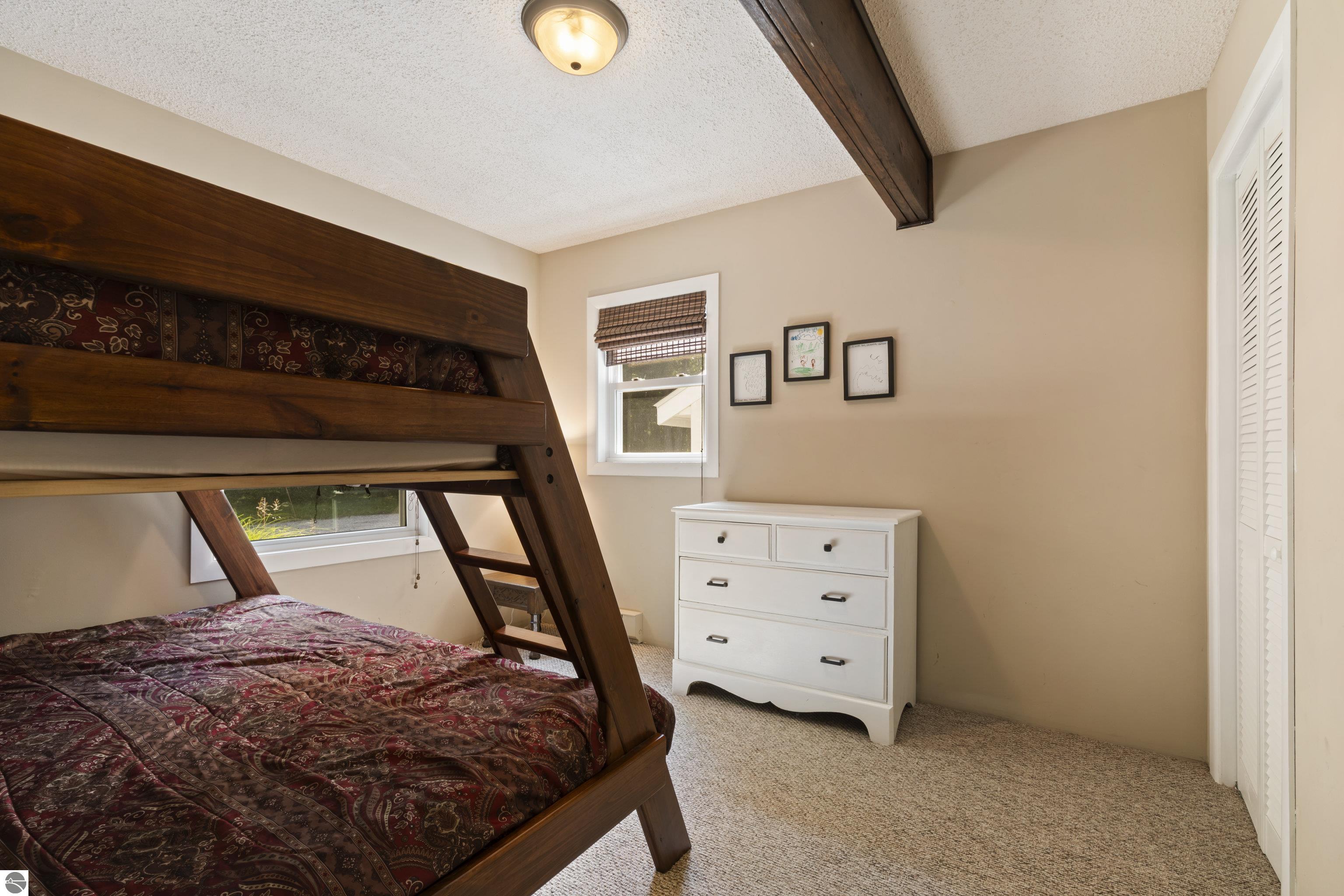 2737 Ellsworth Trail