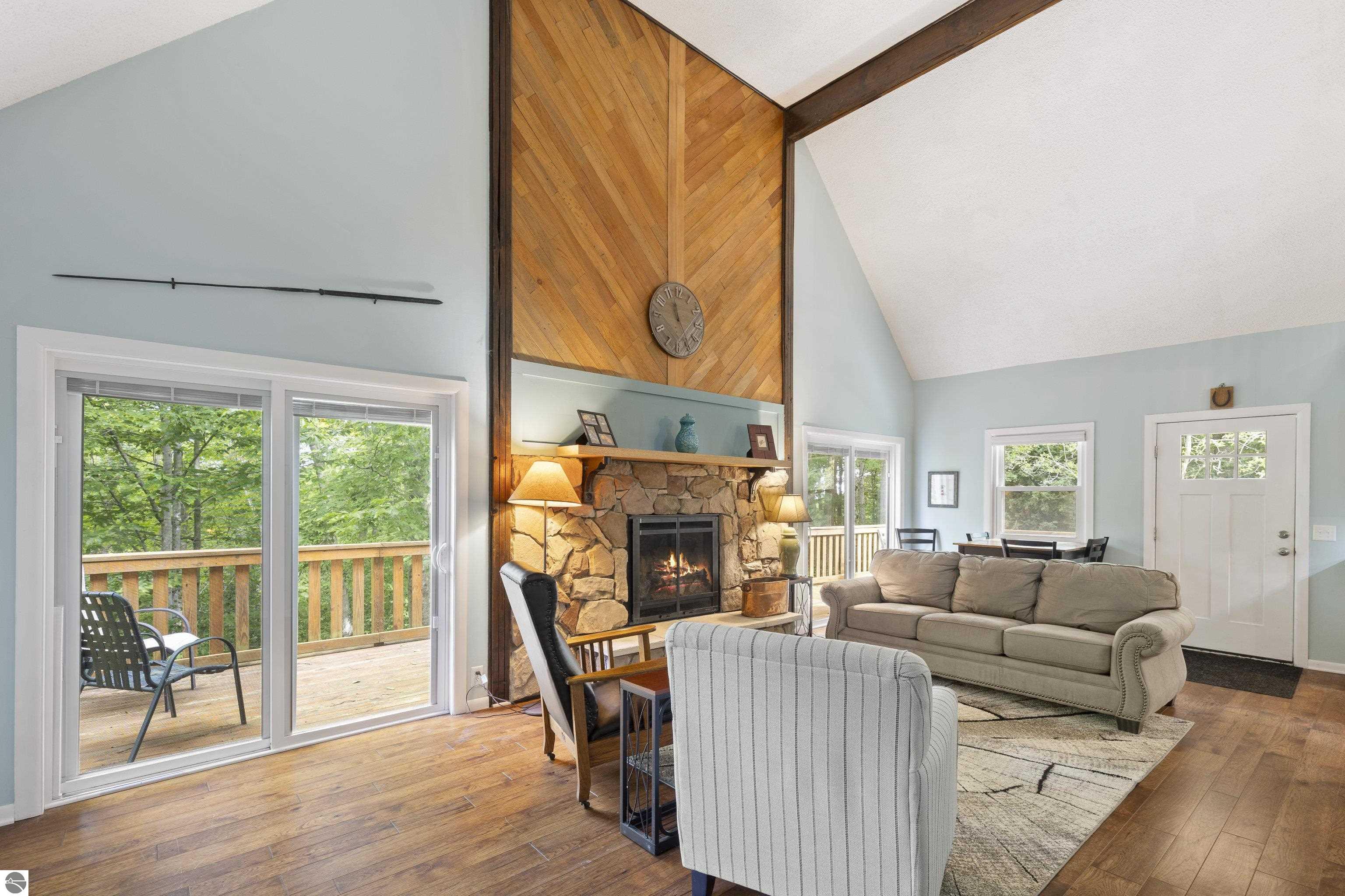 2737 Ellsworth Trail