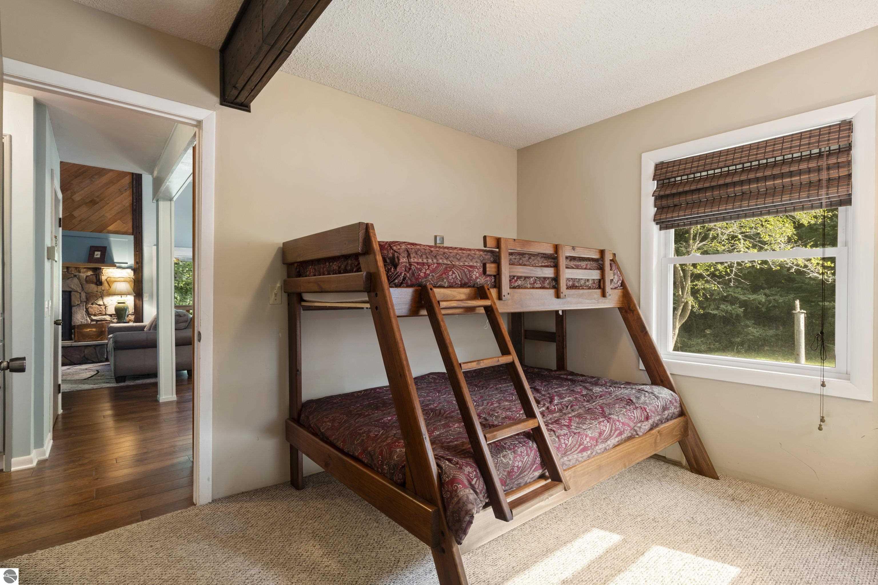 2737 Ellsworth Trail