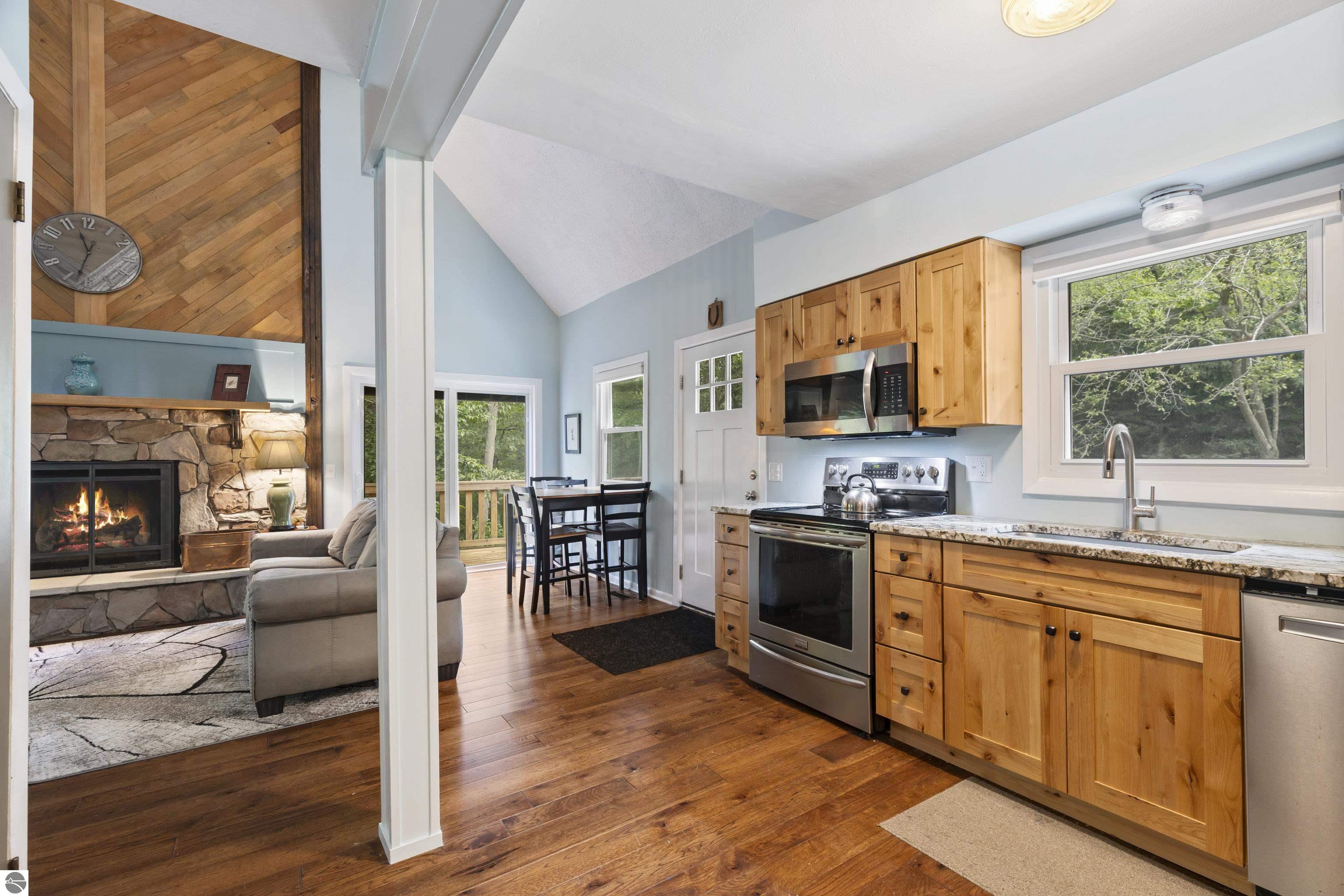 2737 Ellsworth Trail