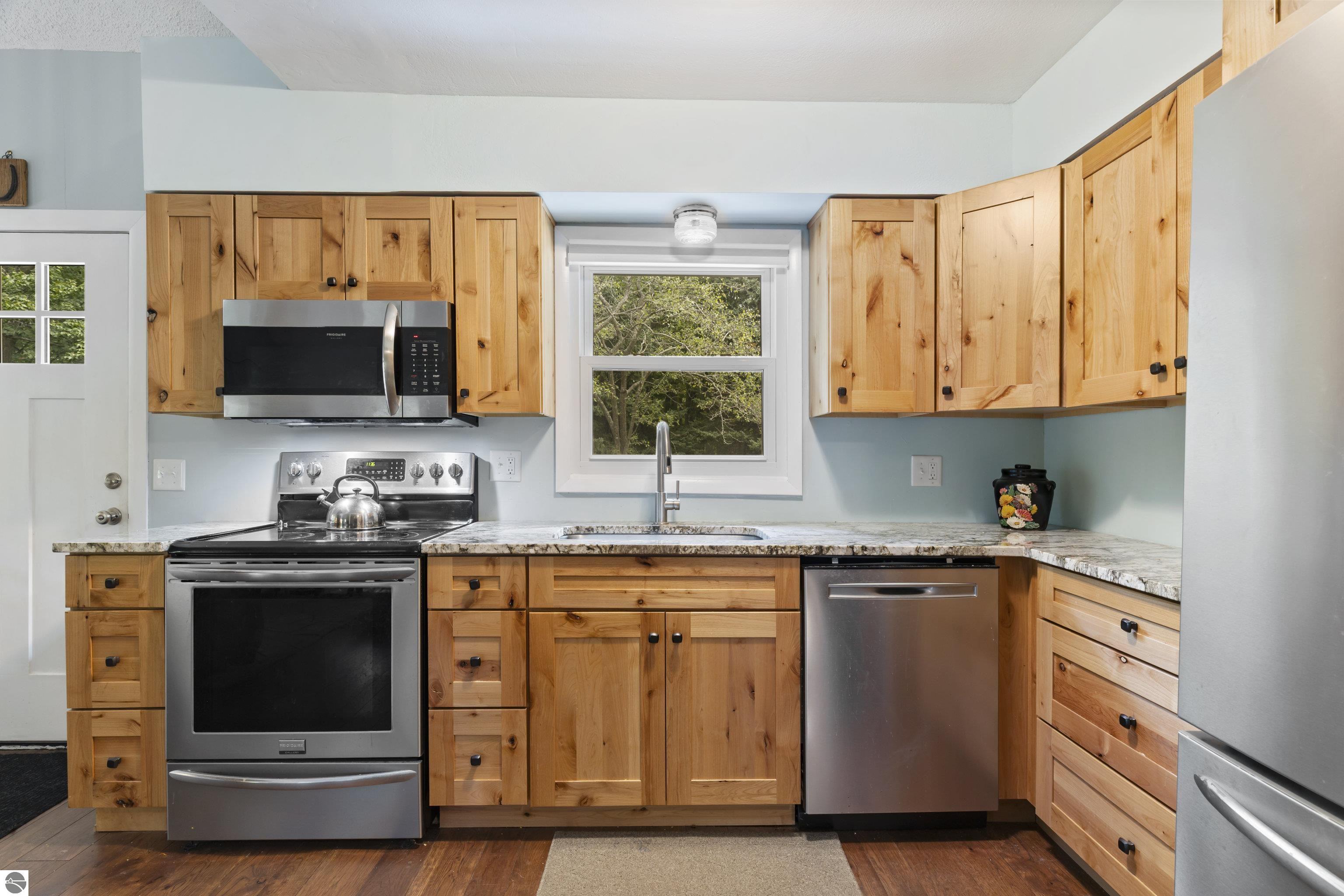 2737 Ellsworth Trail