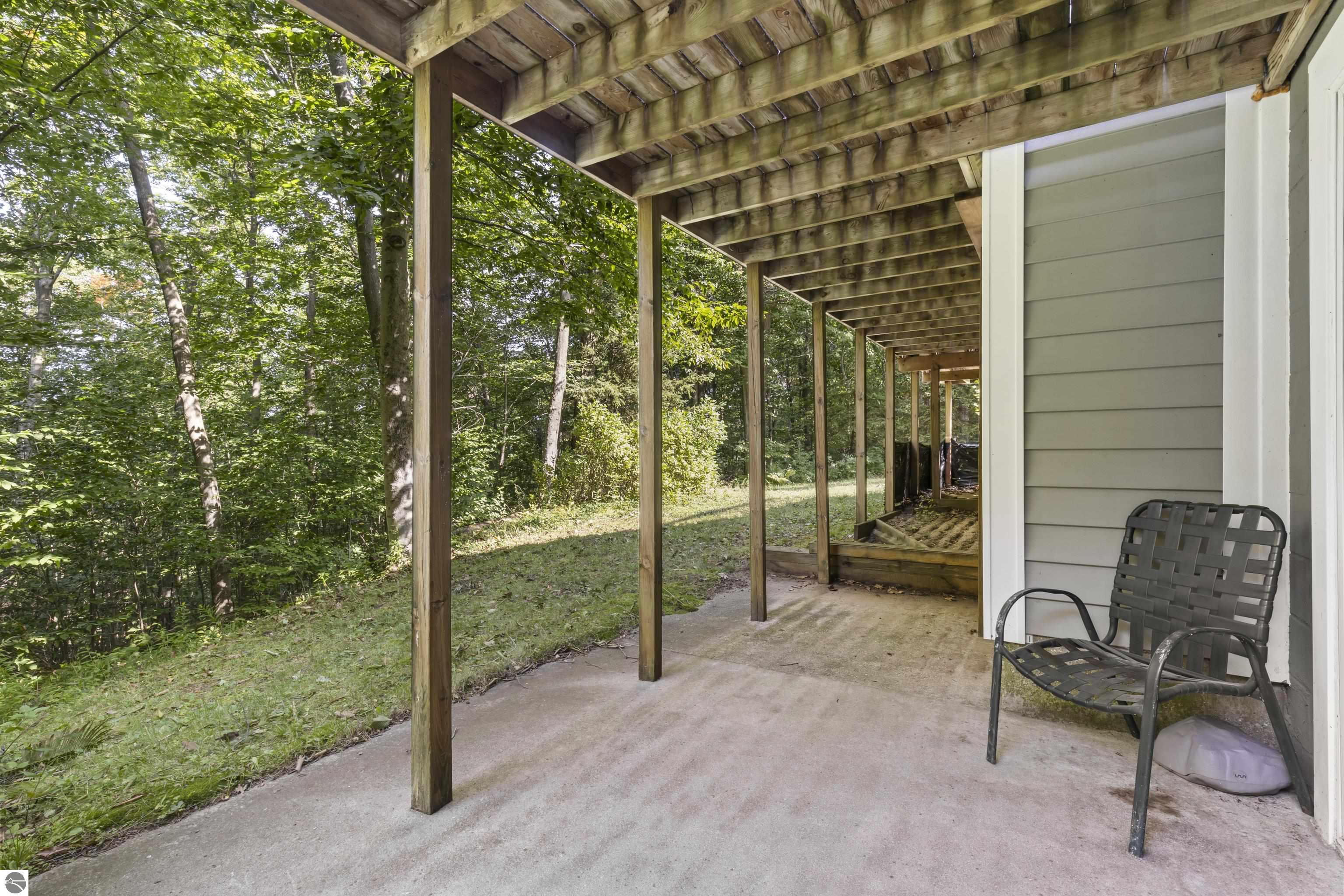 2737 Ellsworth Trail