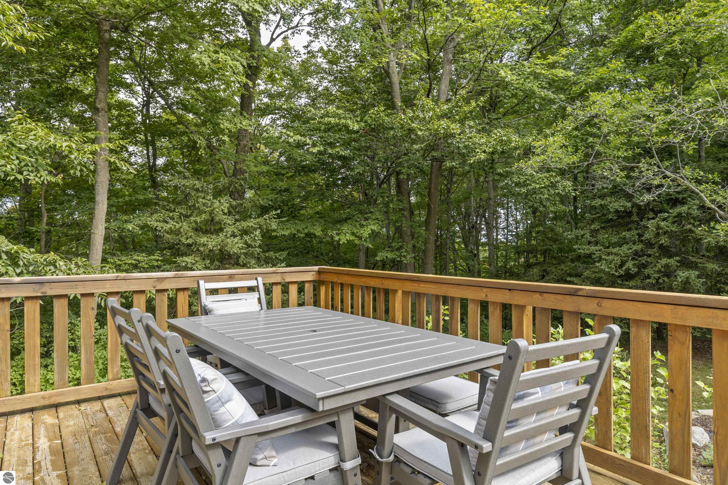 2737 Ellsworth Trail