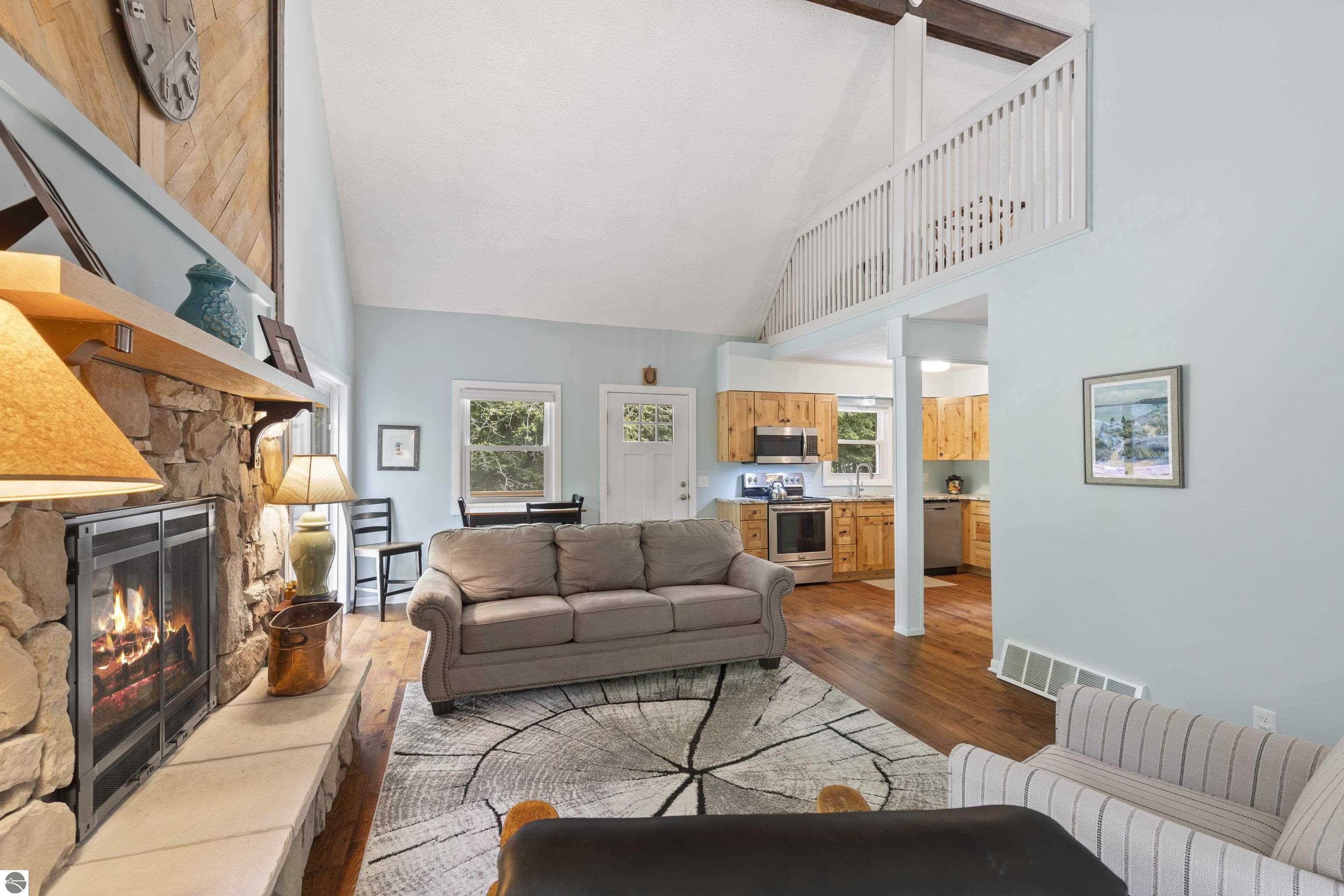 2737 Ellsworth Trail