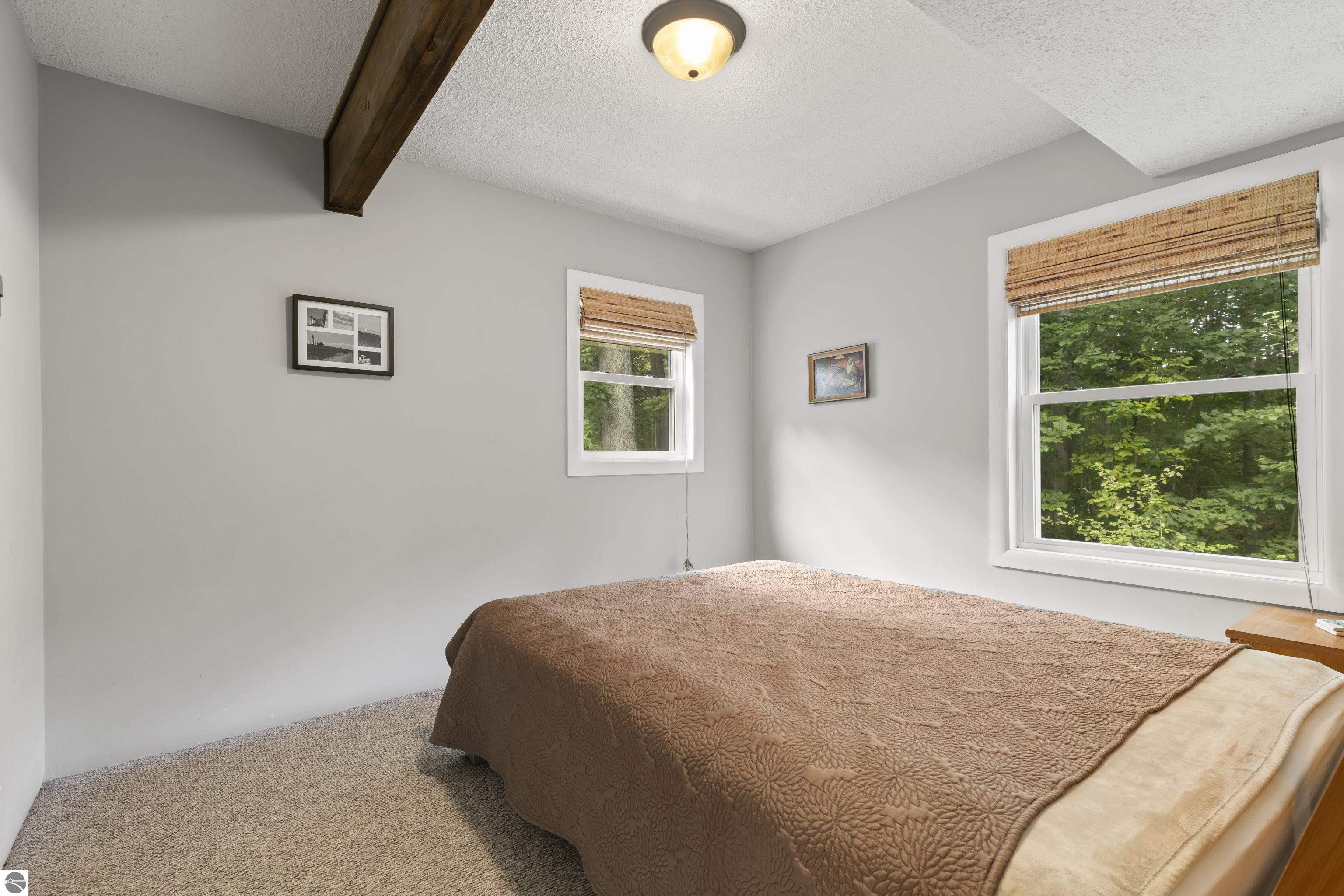 2737 Ellsworth Trail