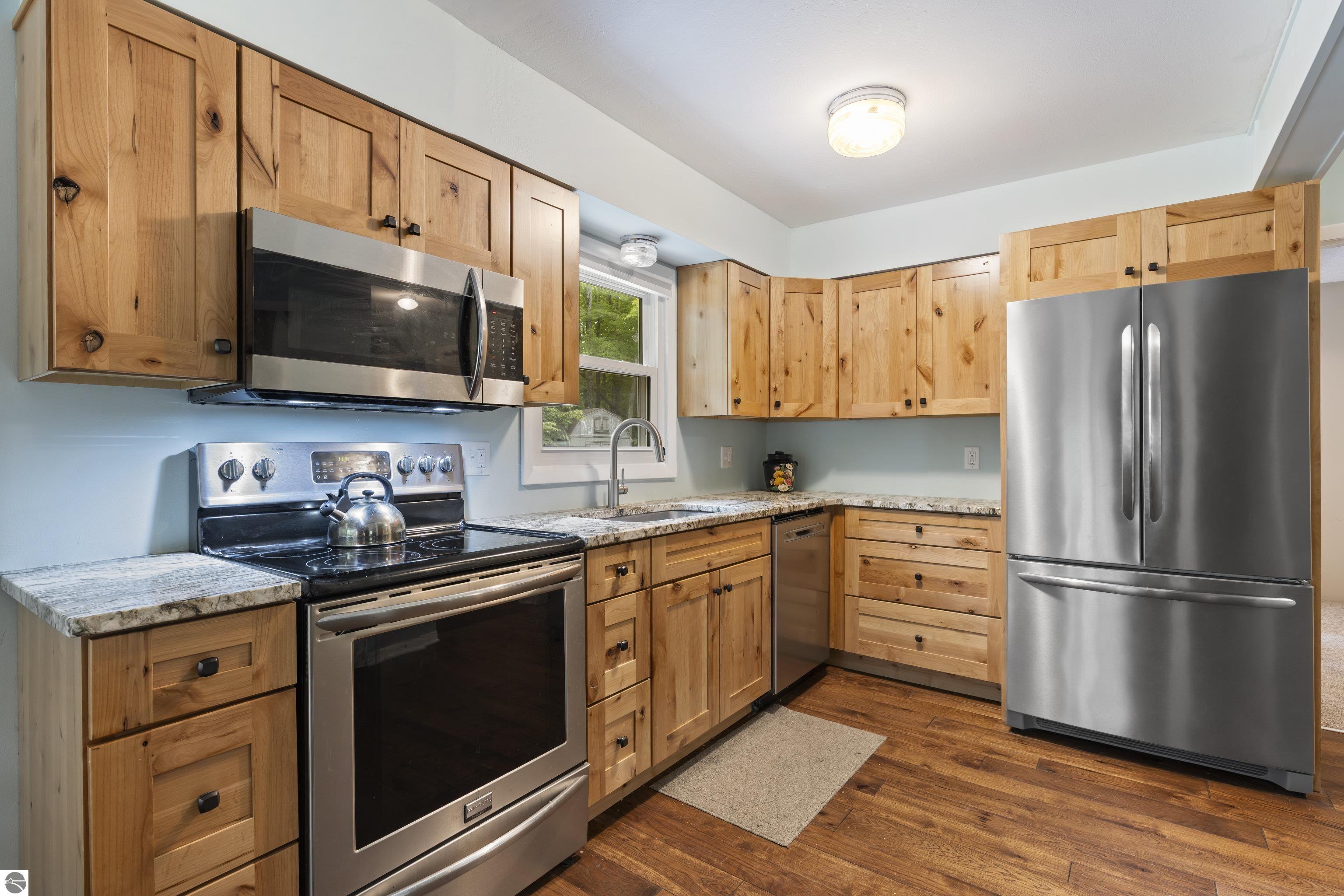 2737 Ellsworth Trail