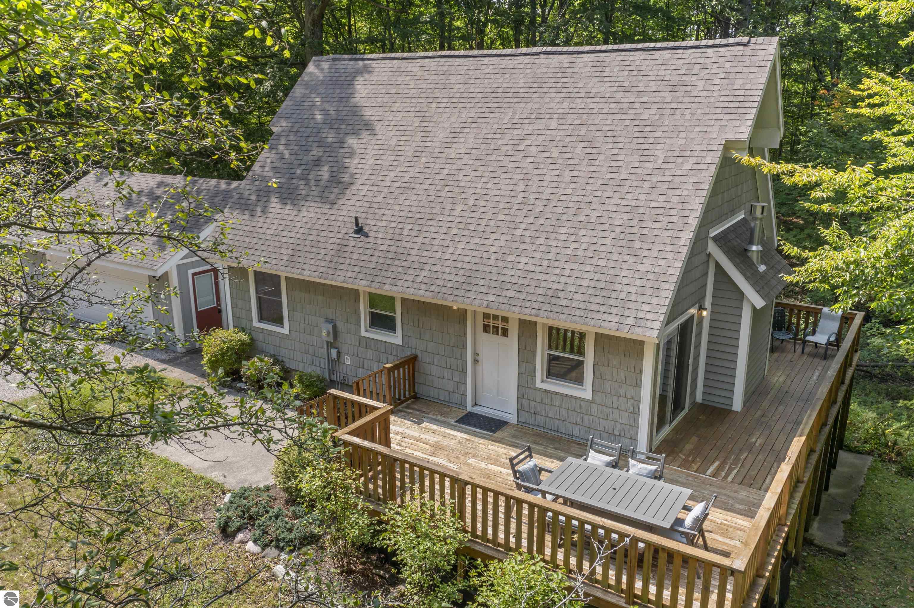 2737 Ellsworth Trail